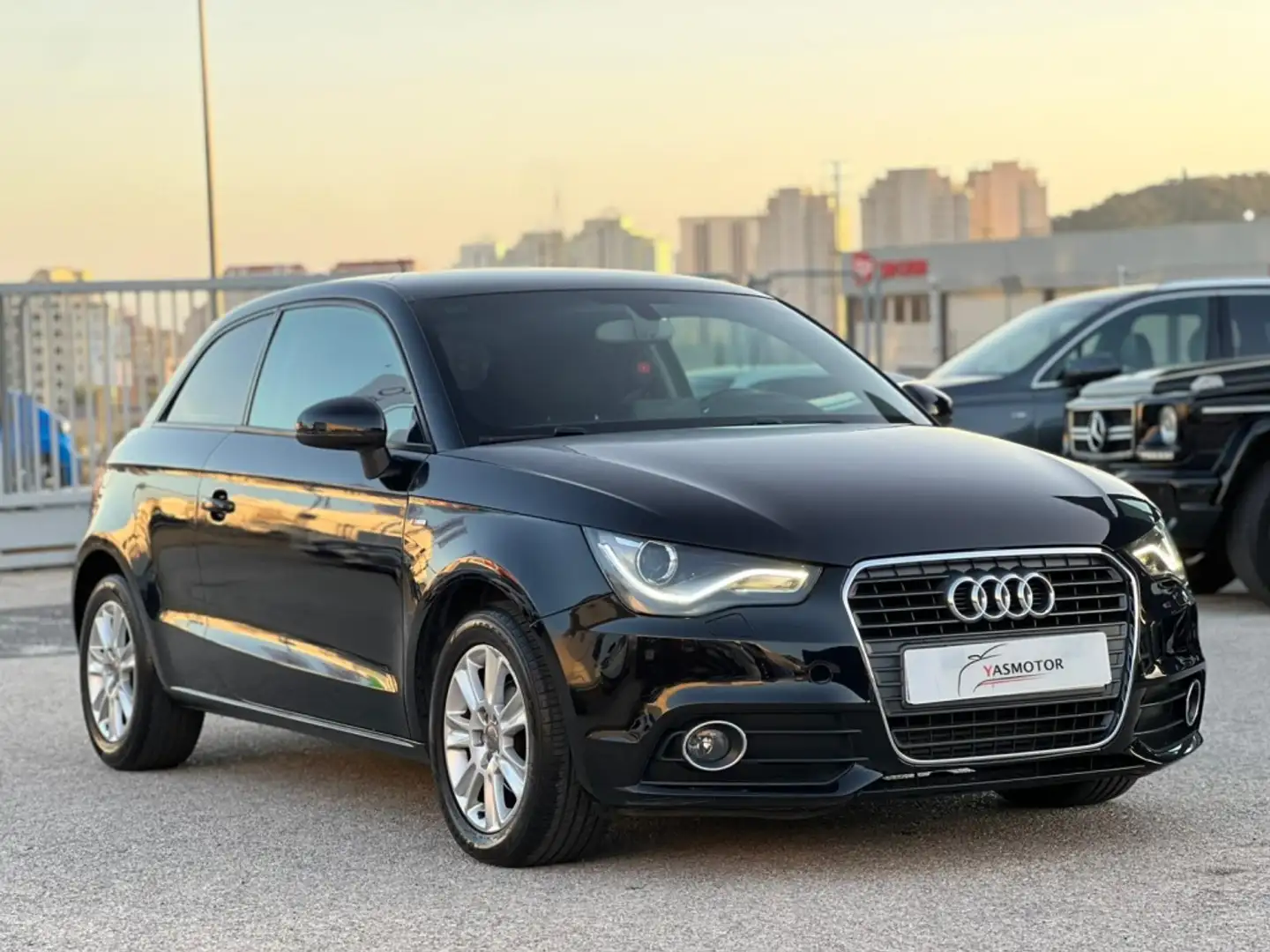 Audi A1 1.6TDI Ambition S-Tronic 90 Noir - 1