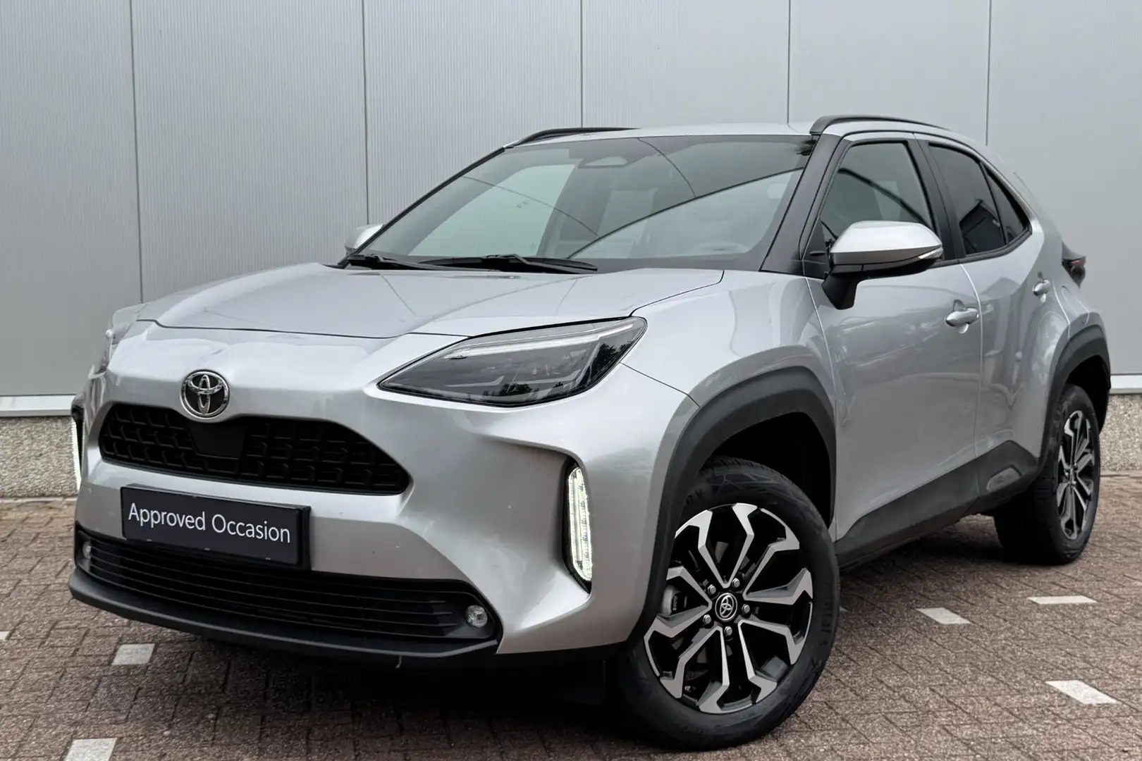 Toyota Yaris Cross 1.5 Hybrid 115 First Edition Navigatie, Achteruitr Grijs - 2