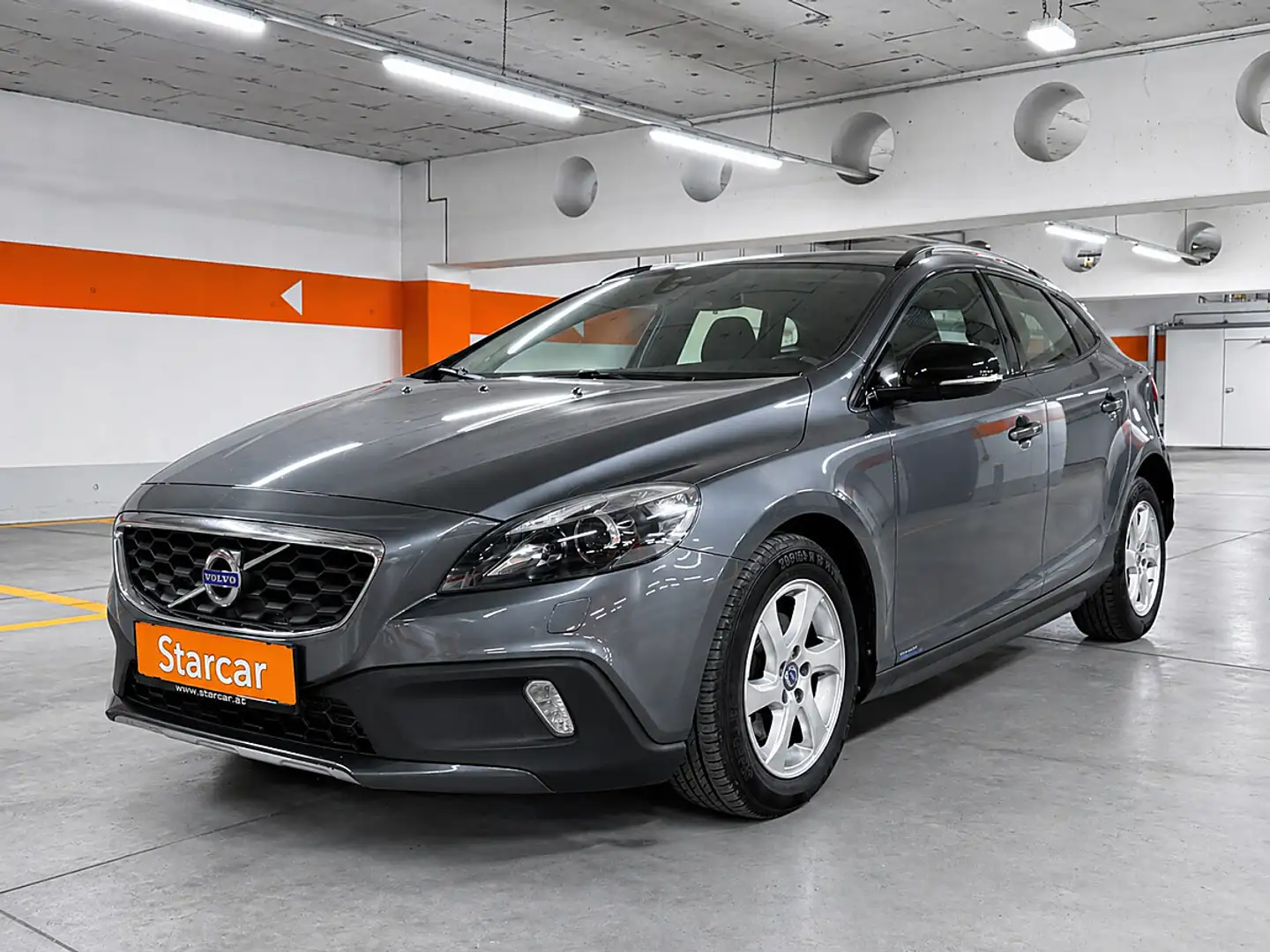 Volvo V40 Cross Country D2 Momentum Powershift Grau - 2