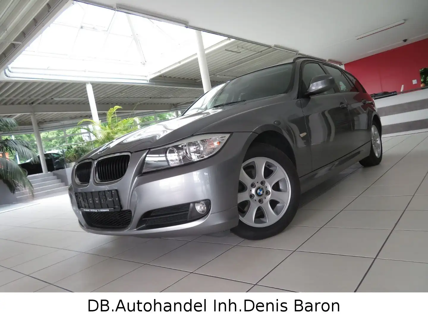 BMW 318 i Touring PDC SHZ Alu 2.Hd Gri - 1