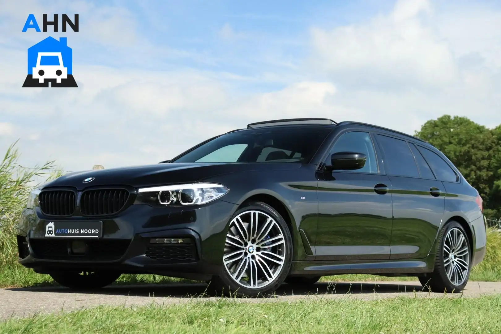 BMW 540 5-serie Touring 540i xDrive / BTW / M-Sport / Pano Zwart - 1