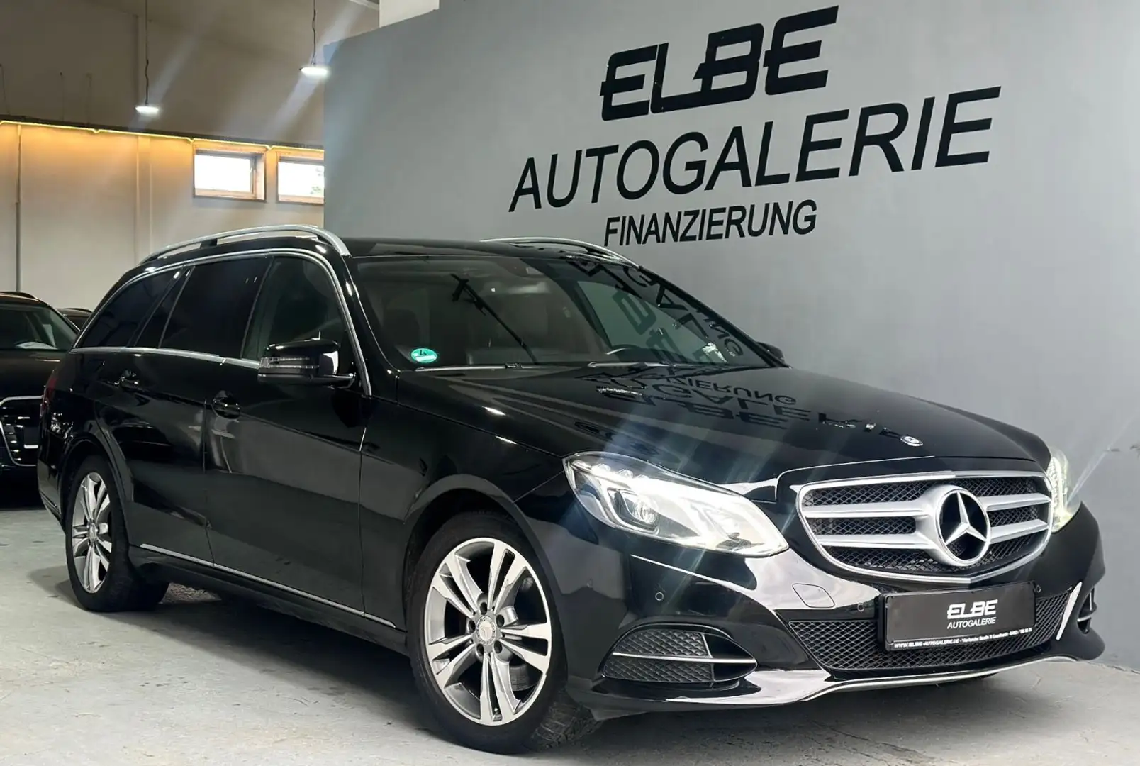 Mercedes-Benz E 350 BlueTec 4Matic 7G-Tronic Avantgarde 1.Hand Schwarz - 1