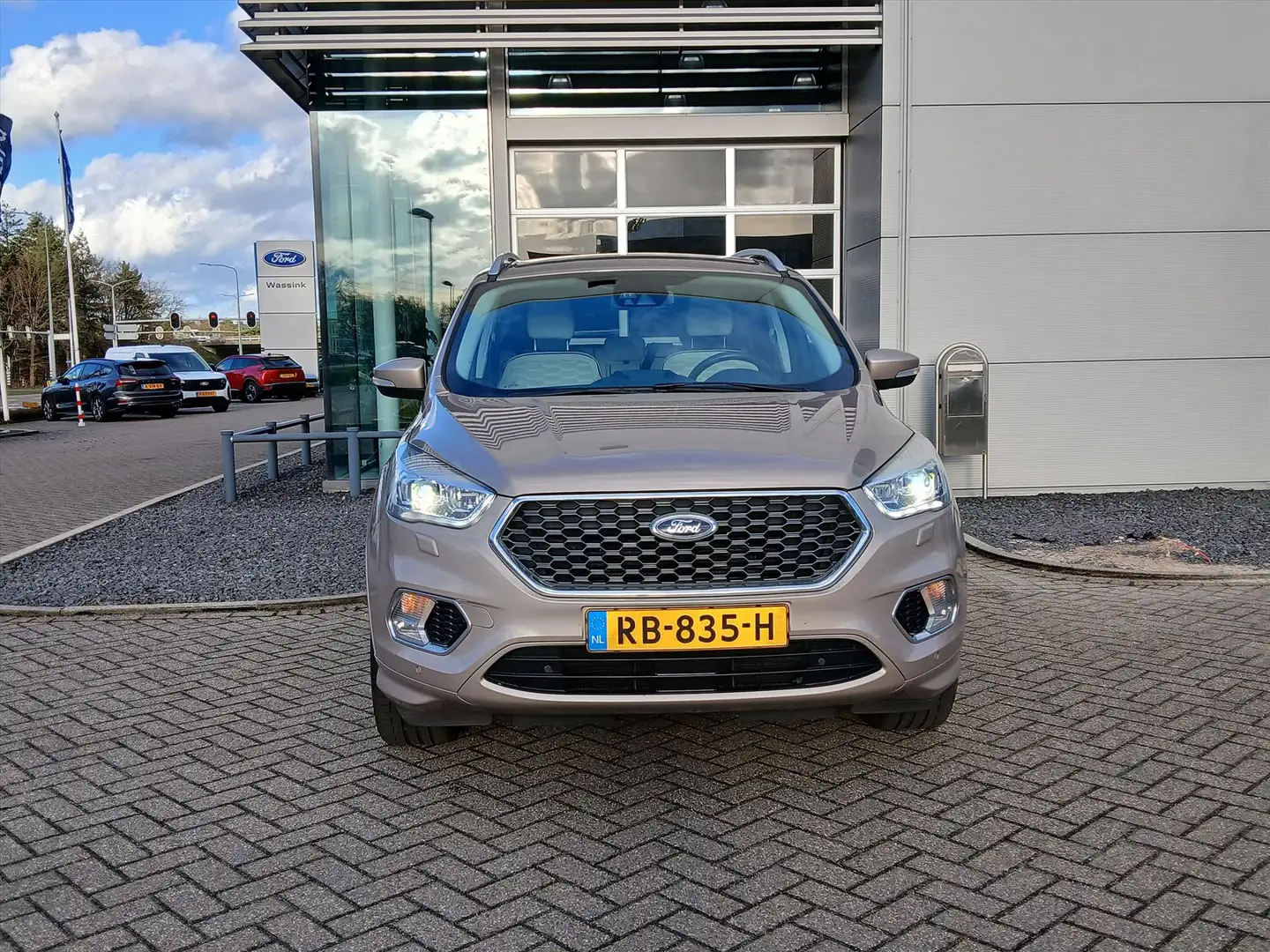 Ford Kuga 1.5 EcoBoost 182PK 4WD AUTOMAAT Vignale | Trekhaak Grijs - 2