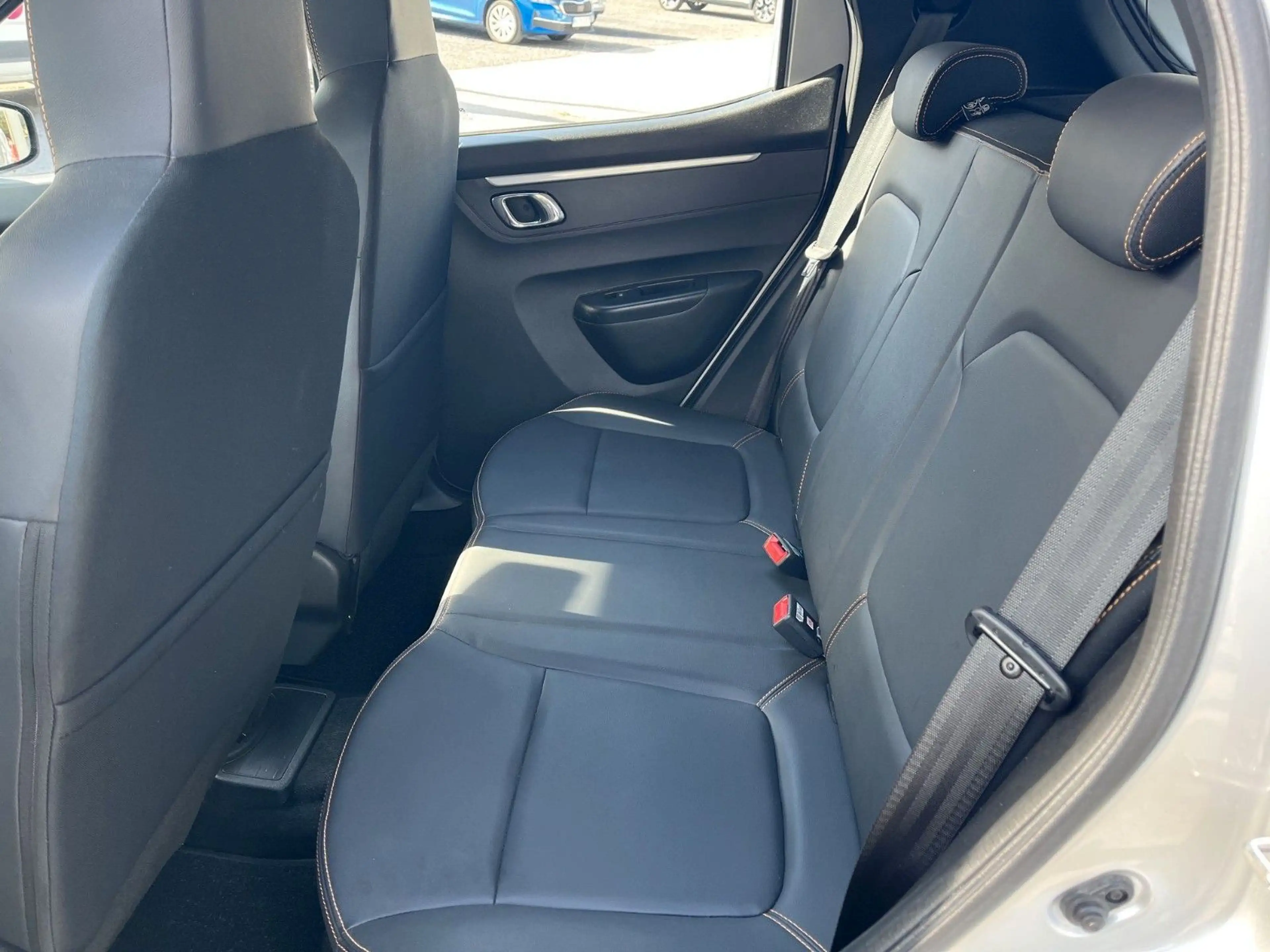 Dacia Spring Electric Comfort Plus mit Look Paket Oran — photo 13