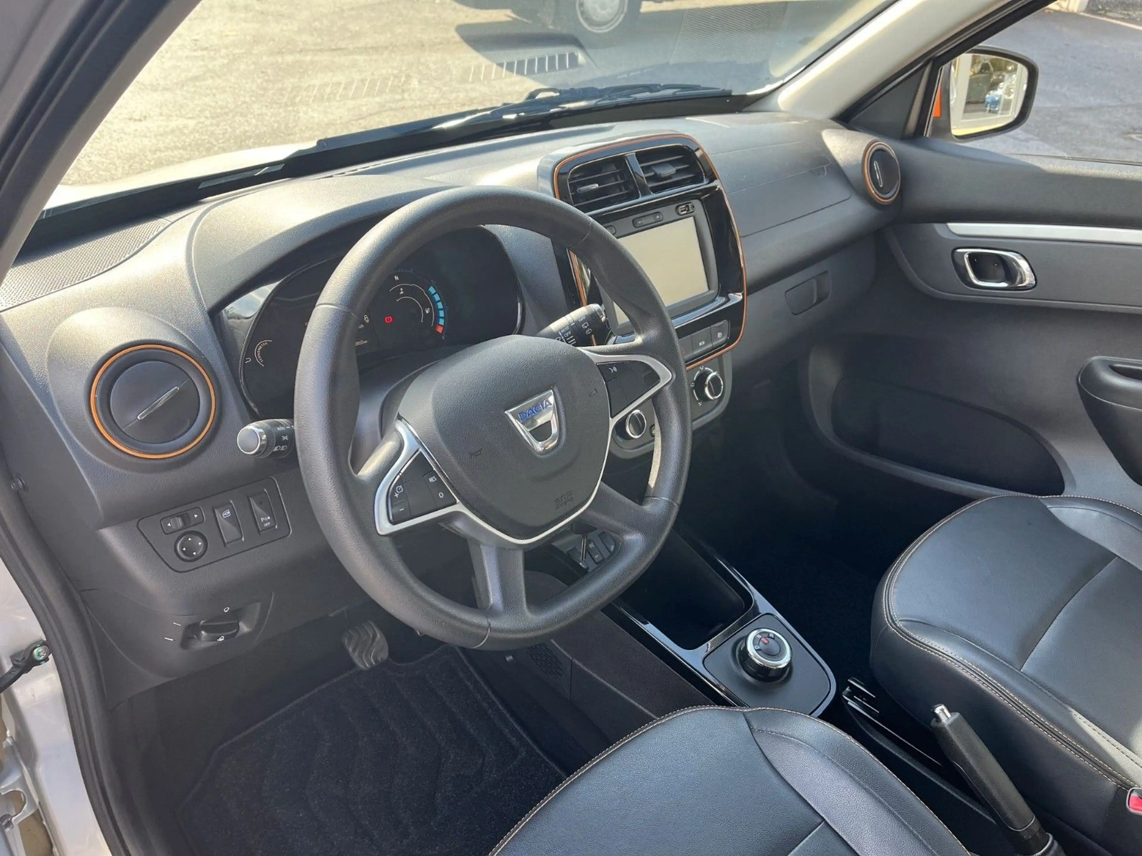 Dacia Spring Electric Comfort Plus mit Look Paket Oran — photo 10