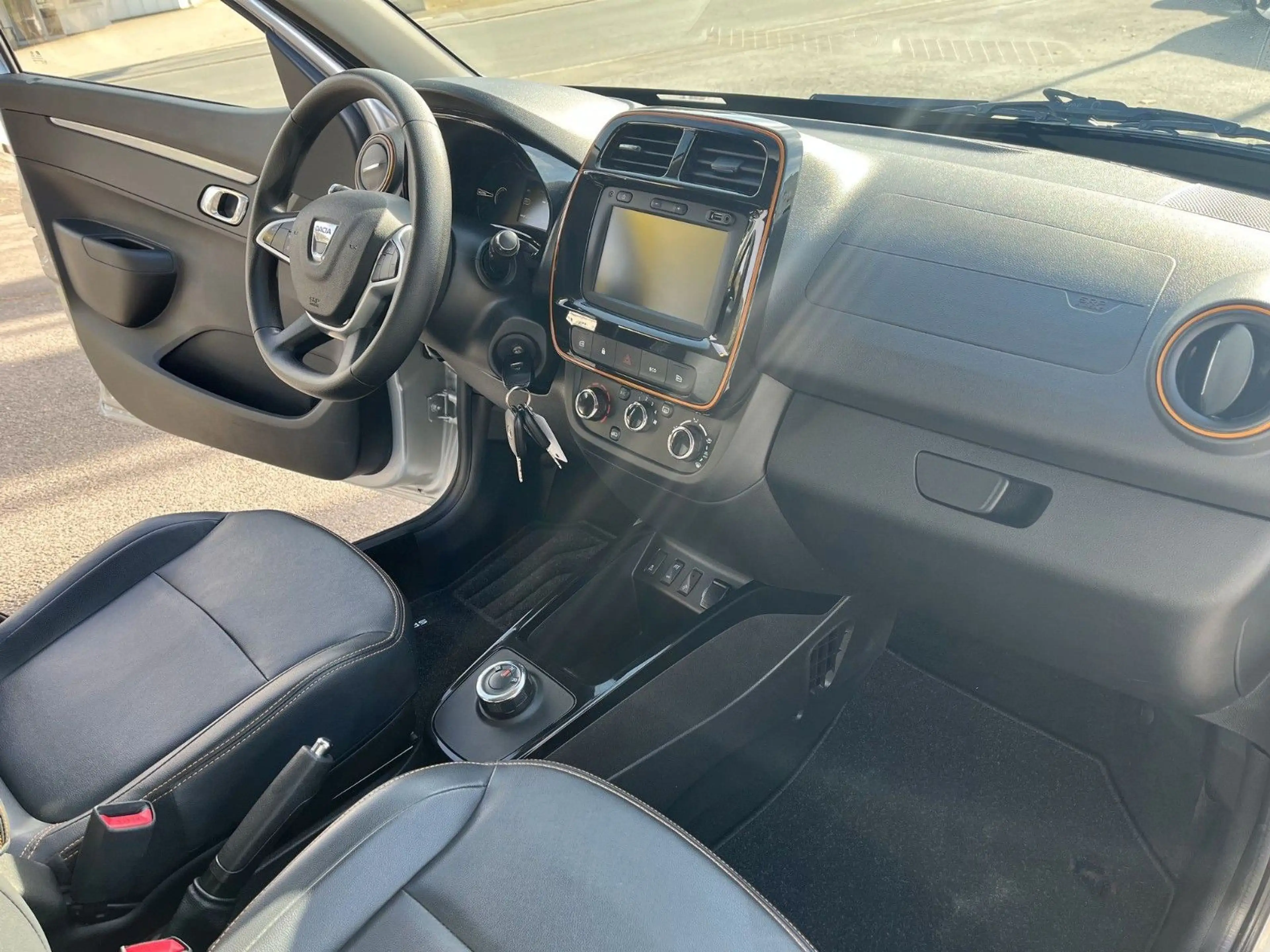 Dacia Spring Electric Comfort Plus mit Look Paket Oran — photo 11