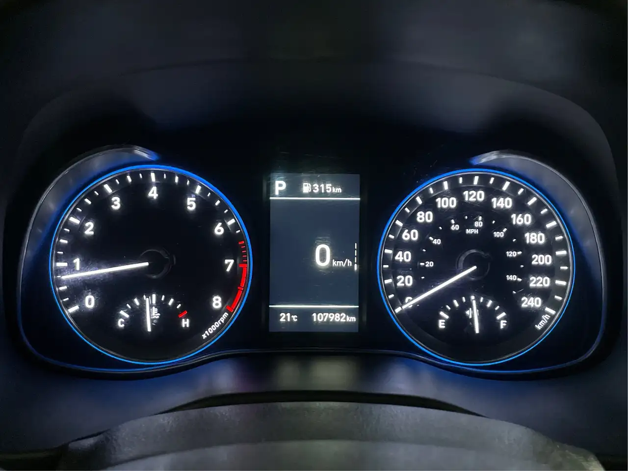 Hyundai KONA снимка Hyundai KONA