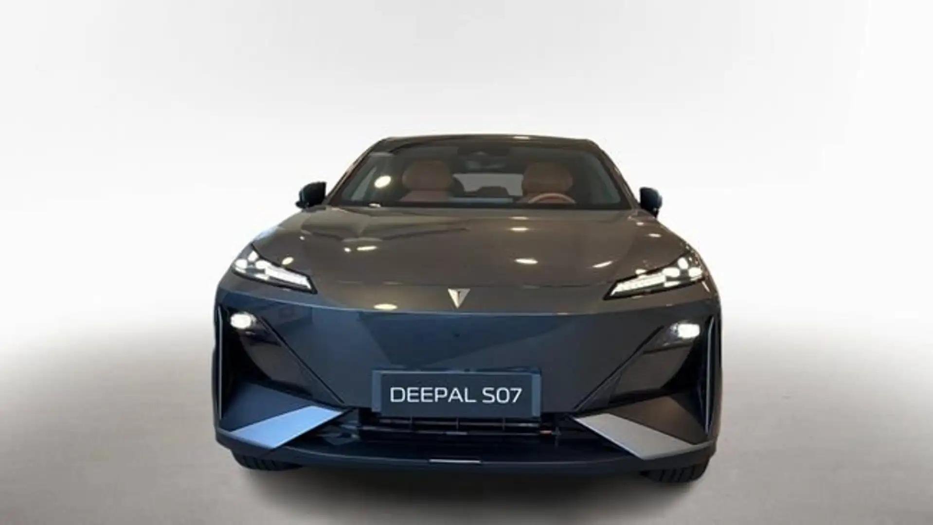 Changan Deepal S07 BEV 80KWH AUTO RWD 5P Gris - 2