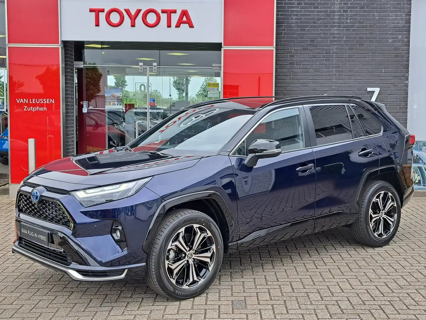 Toyota RAV 4 2.5 Plug-in Hybrid AWD Bi-Tone Plus NIEUW UIT VOOR Zwart - 1