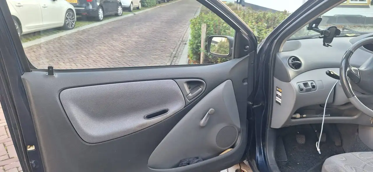 Toyota Yaris 1.3-16V VVT-i Luna, foto 12