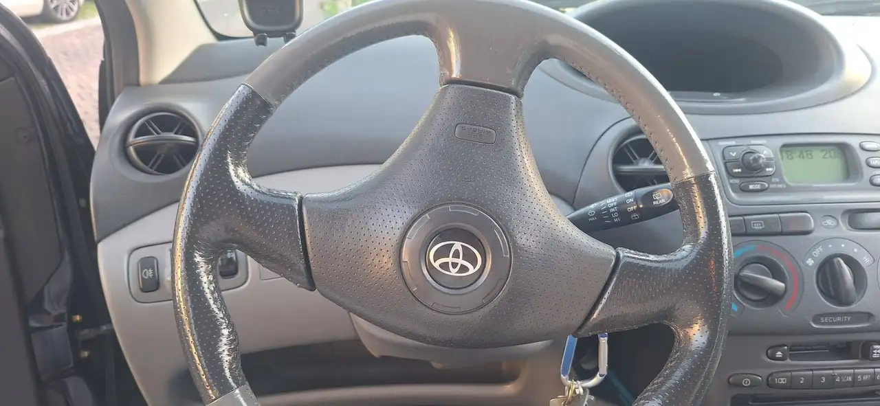 Toyota Yaris 1.3-16V VVT-i Luna, foto 8