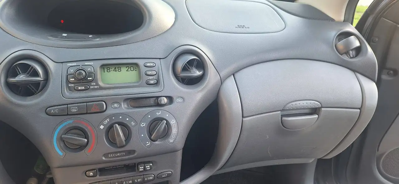 Toyota Yaris 1.3-16V VVT-i Luna, foto 9