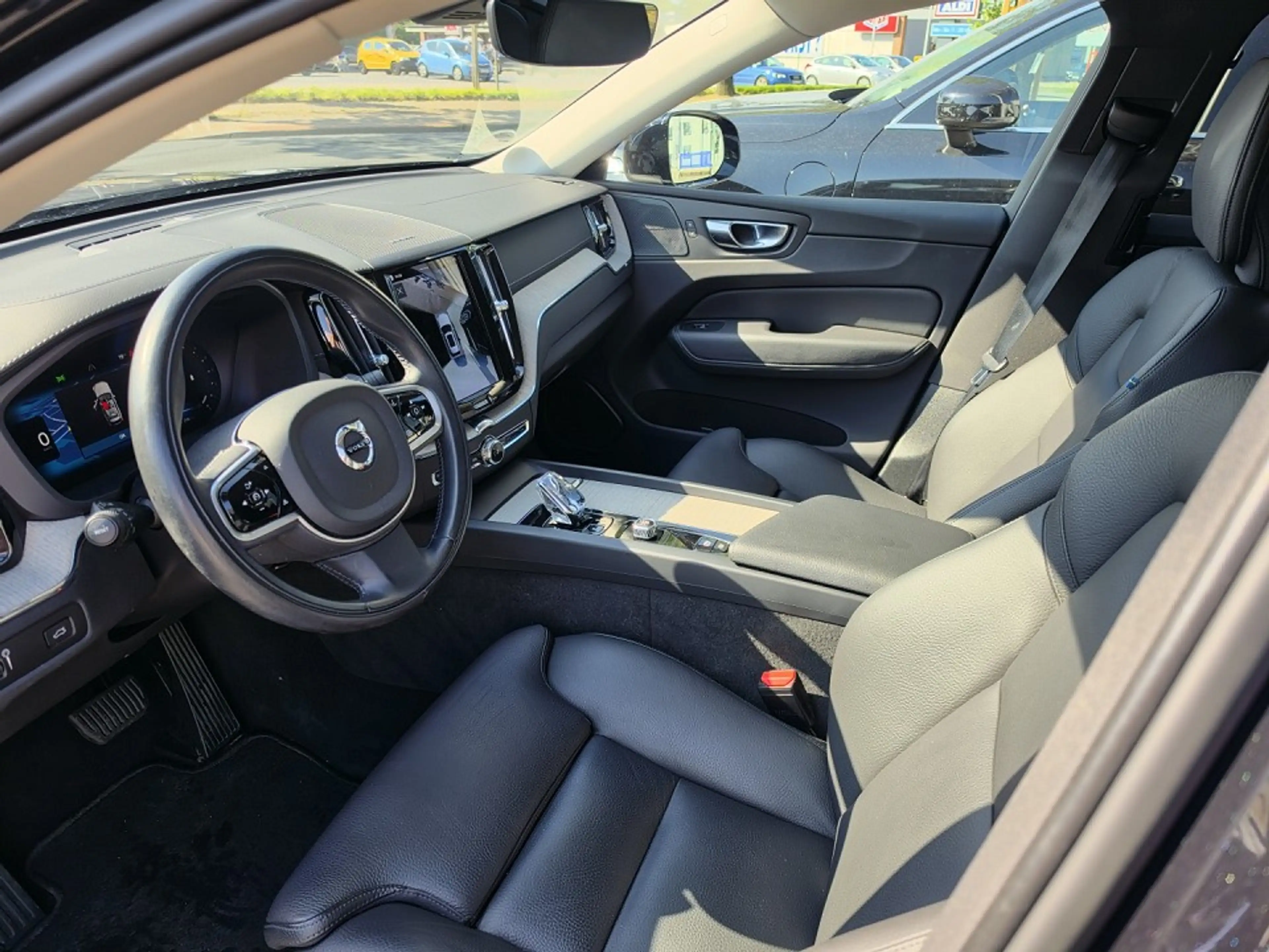 Volvo XC60 B4D (197 PS) AT8|INSC|Licht-P|Leder|360° — photo 4