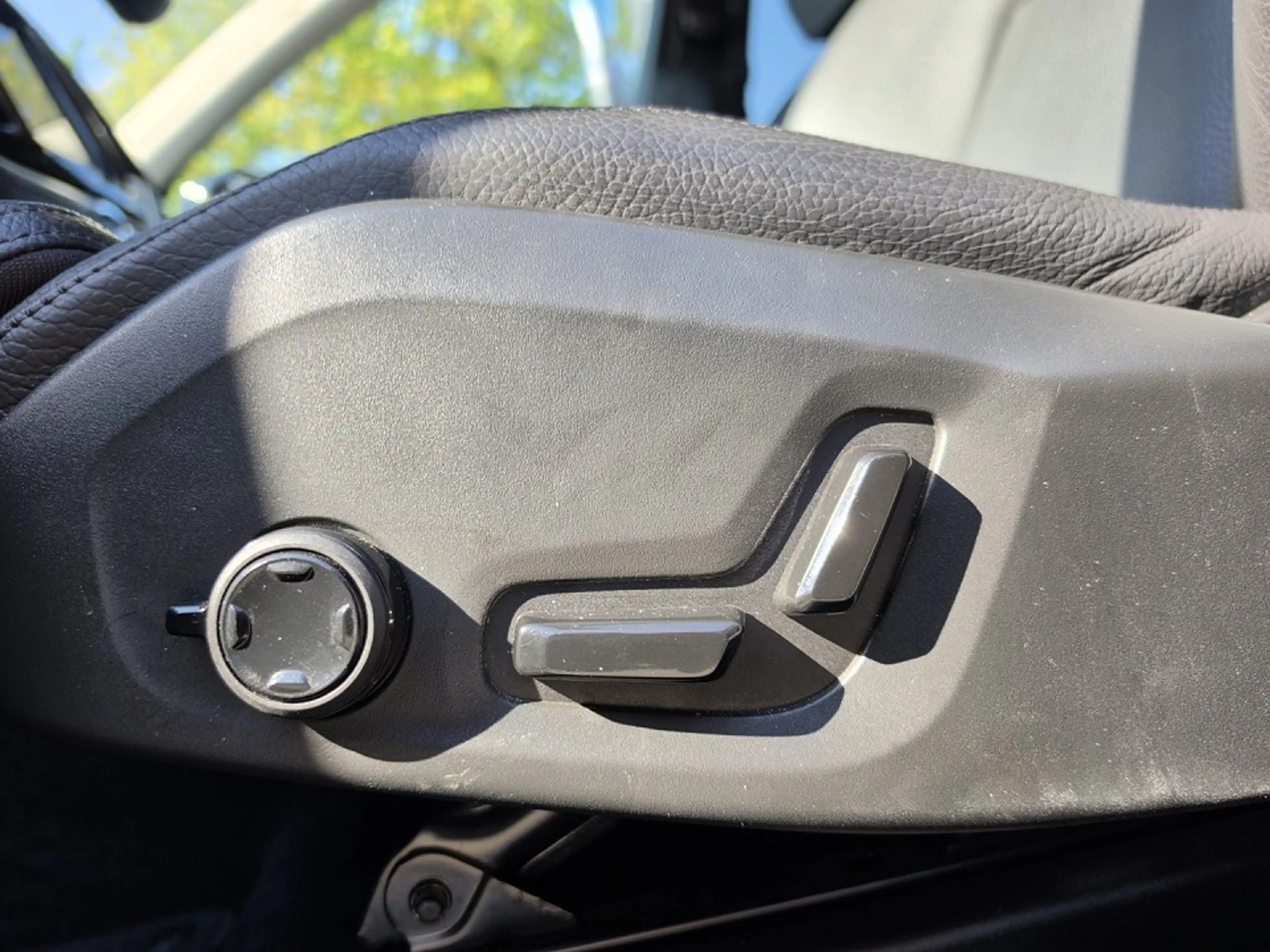 Volvo XC60 B4D (197 PS) AT8|INSC|Licht-P|Leder|360° — photo 8