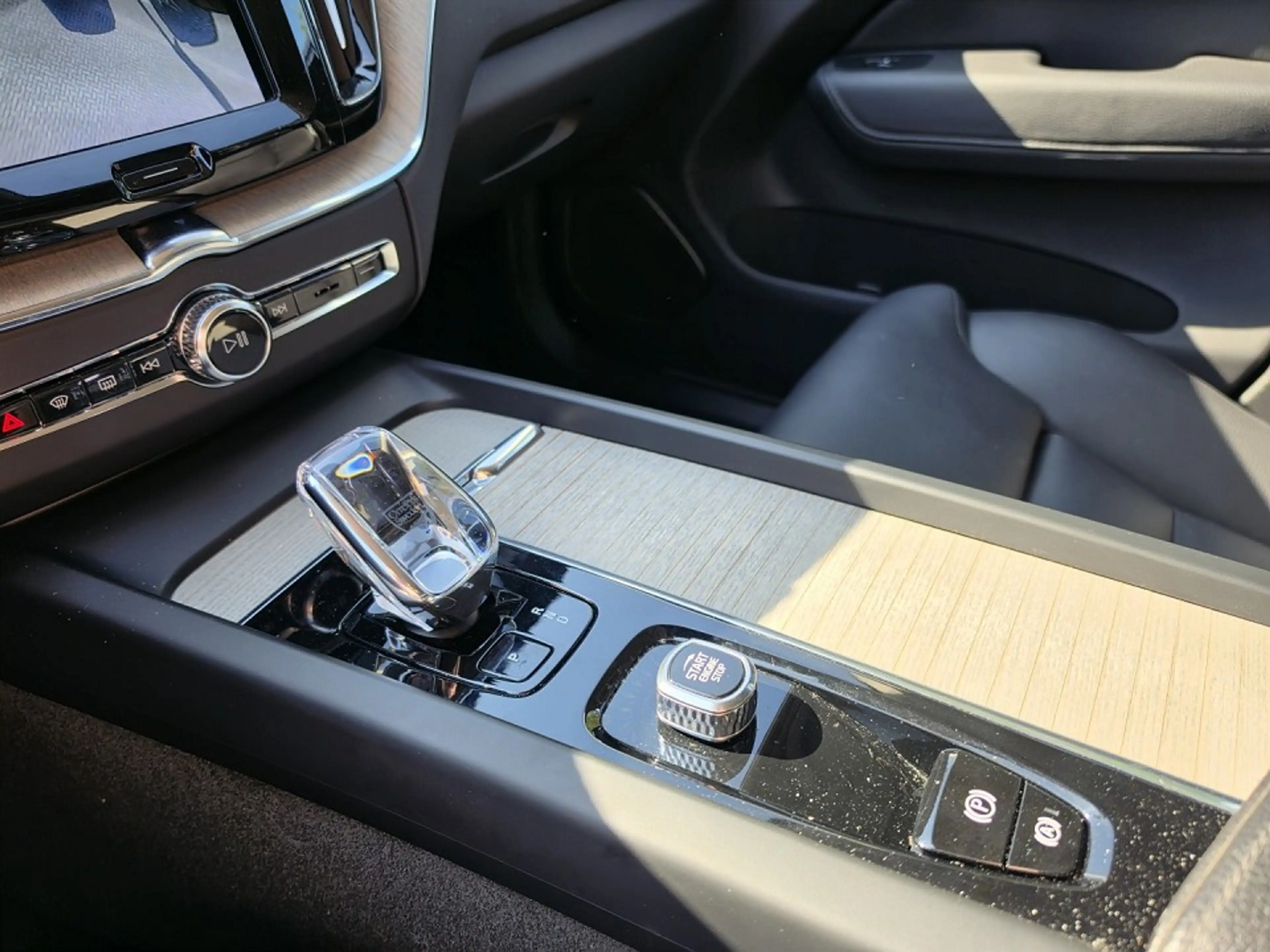 Volvo XC60 B4D (197 PS) AT8|INSC|Licht-P|Leder|360° — photo 9