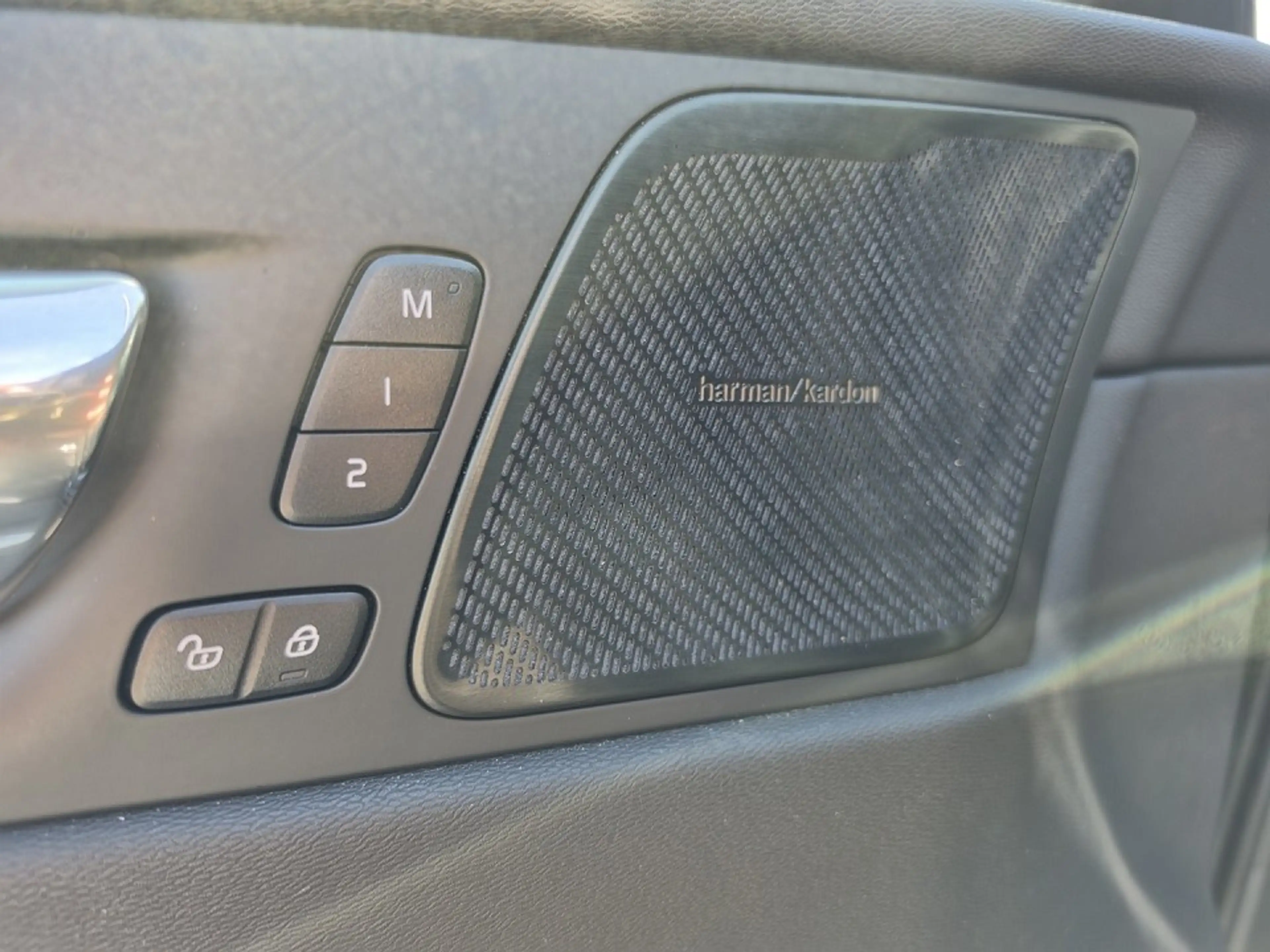 Volvo XC60 B4D (197 PS) AT8|INSC|Licht-P|Leder|360° — photo 7