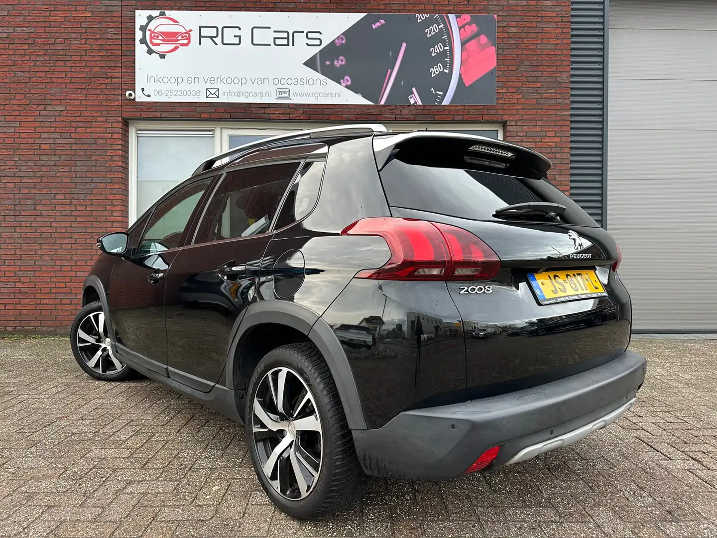 Peugeot 2008 1.2 PureTech Allure / Navi / Leder / PDC / AUT Schwarz - 2