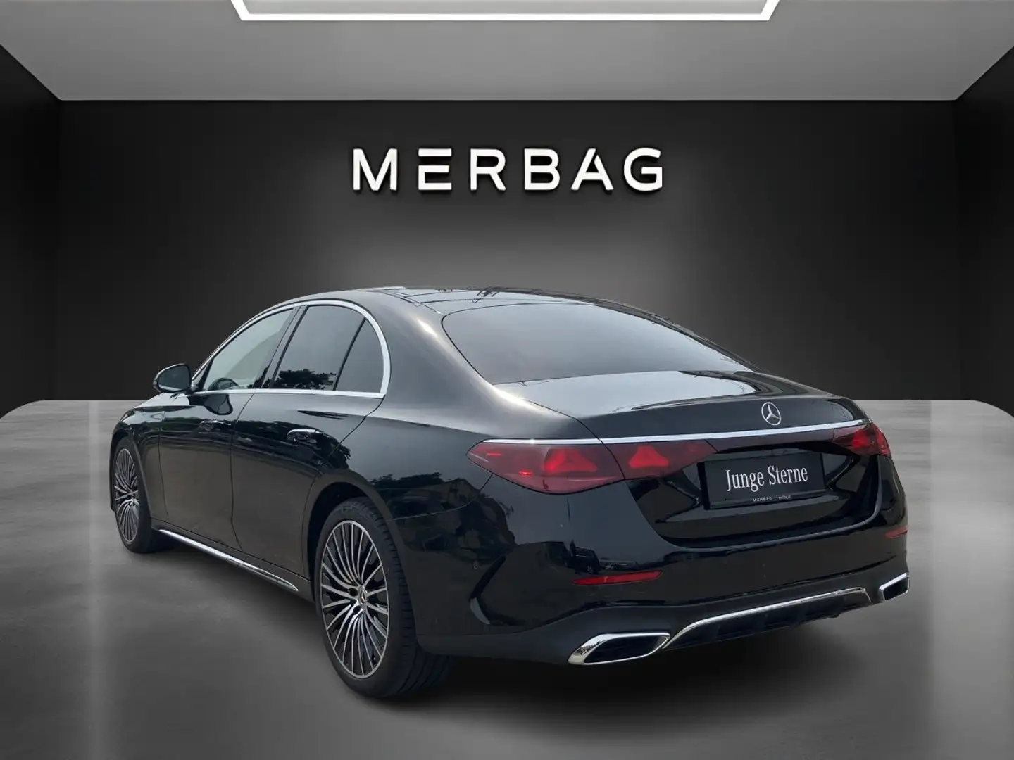 Mercedes-Benz E 220 d Limousine Zwart - 2