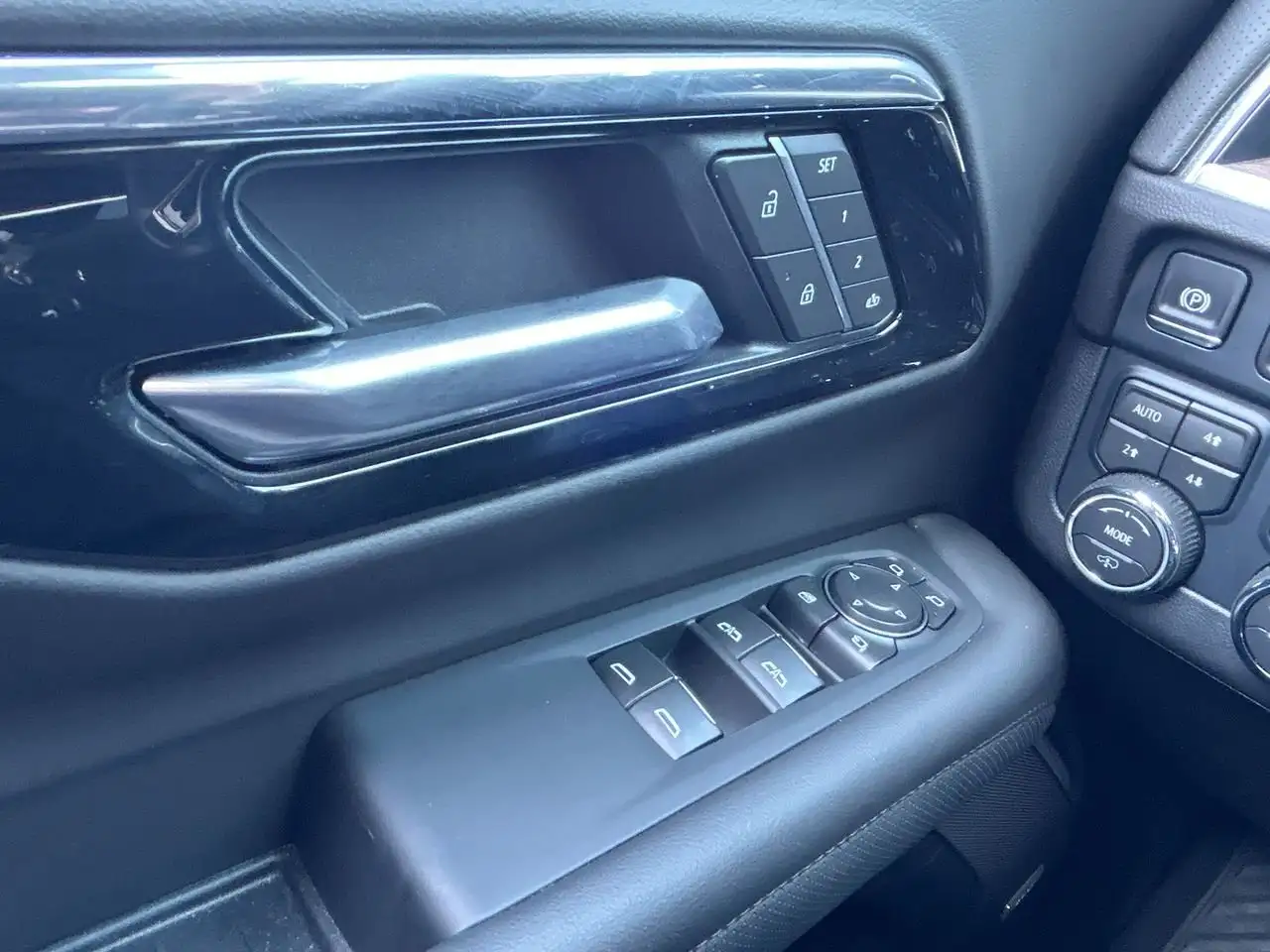 Chevrolet Tahoe снимка Chevrolet Tahoe