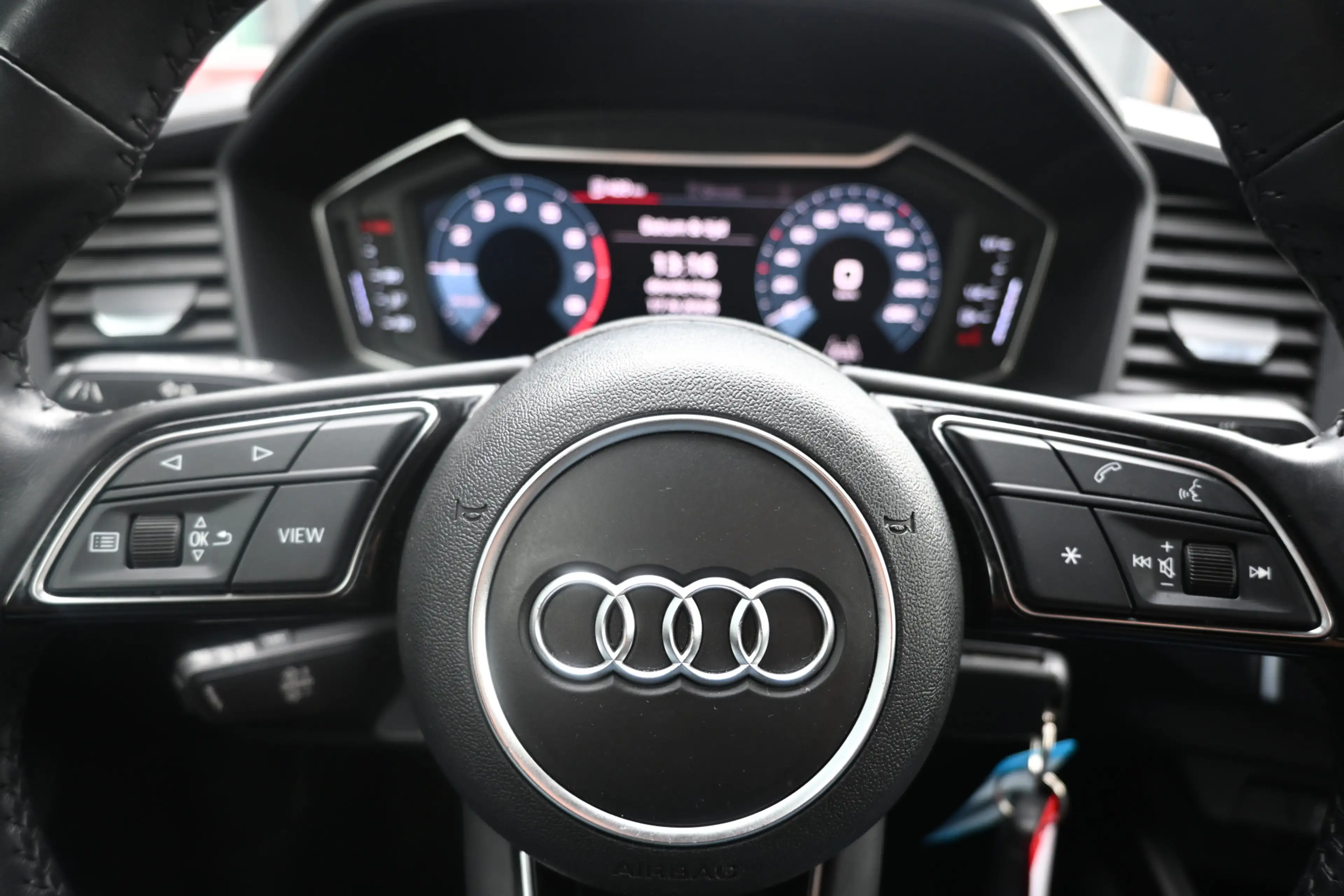 Audi A1 Sportback 25 TFSI Pro Line climate control carplay — photo 32