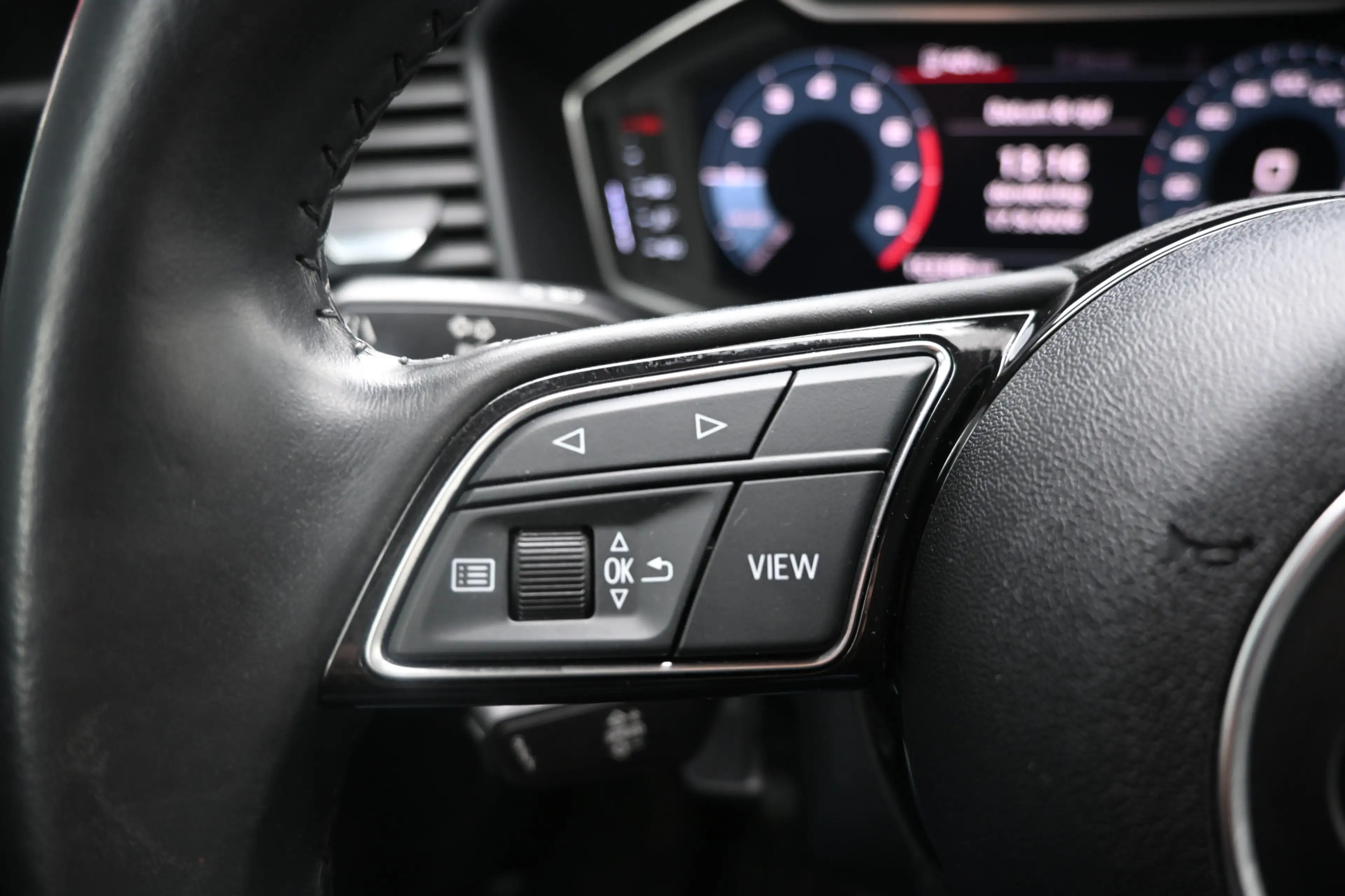Audi A1 Sportback 25 TFSI Pro Line climate control carplay — photo 29