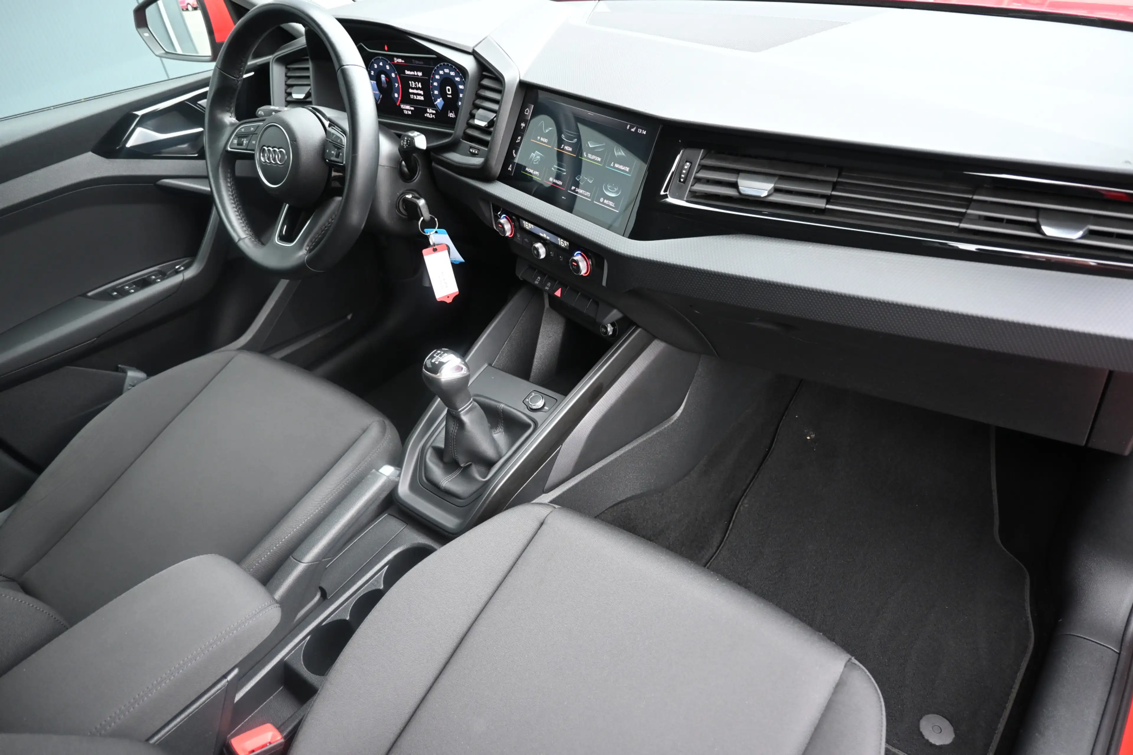 Audi A1 Sportback 25 TFSI Pro Line climate control carplay — photo 11