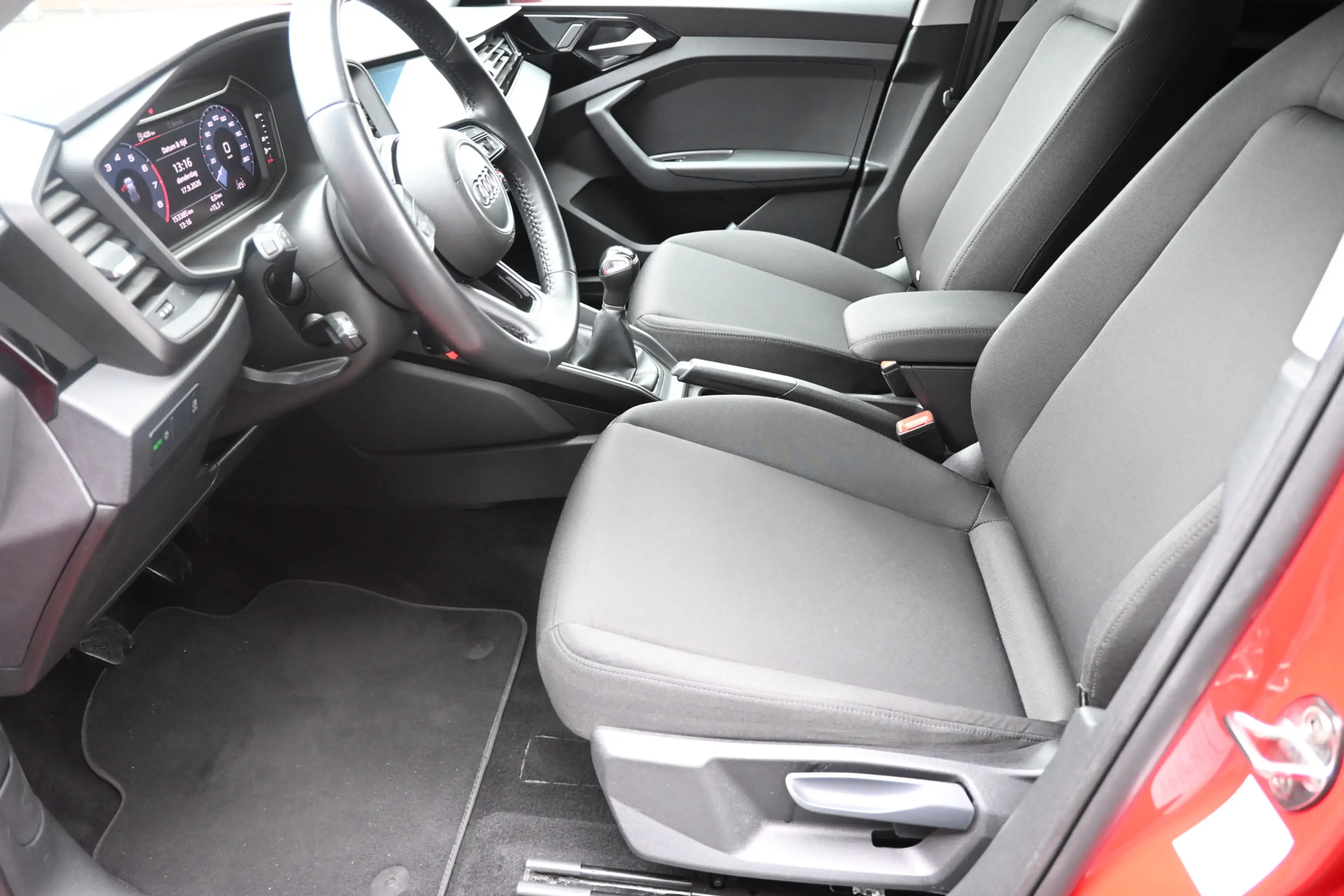 Audi A1 Sportback 25 TFSI Pro Line climate control carplay — photo 28
