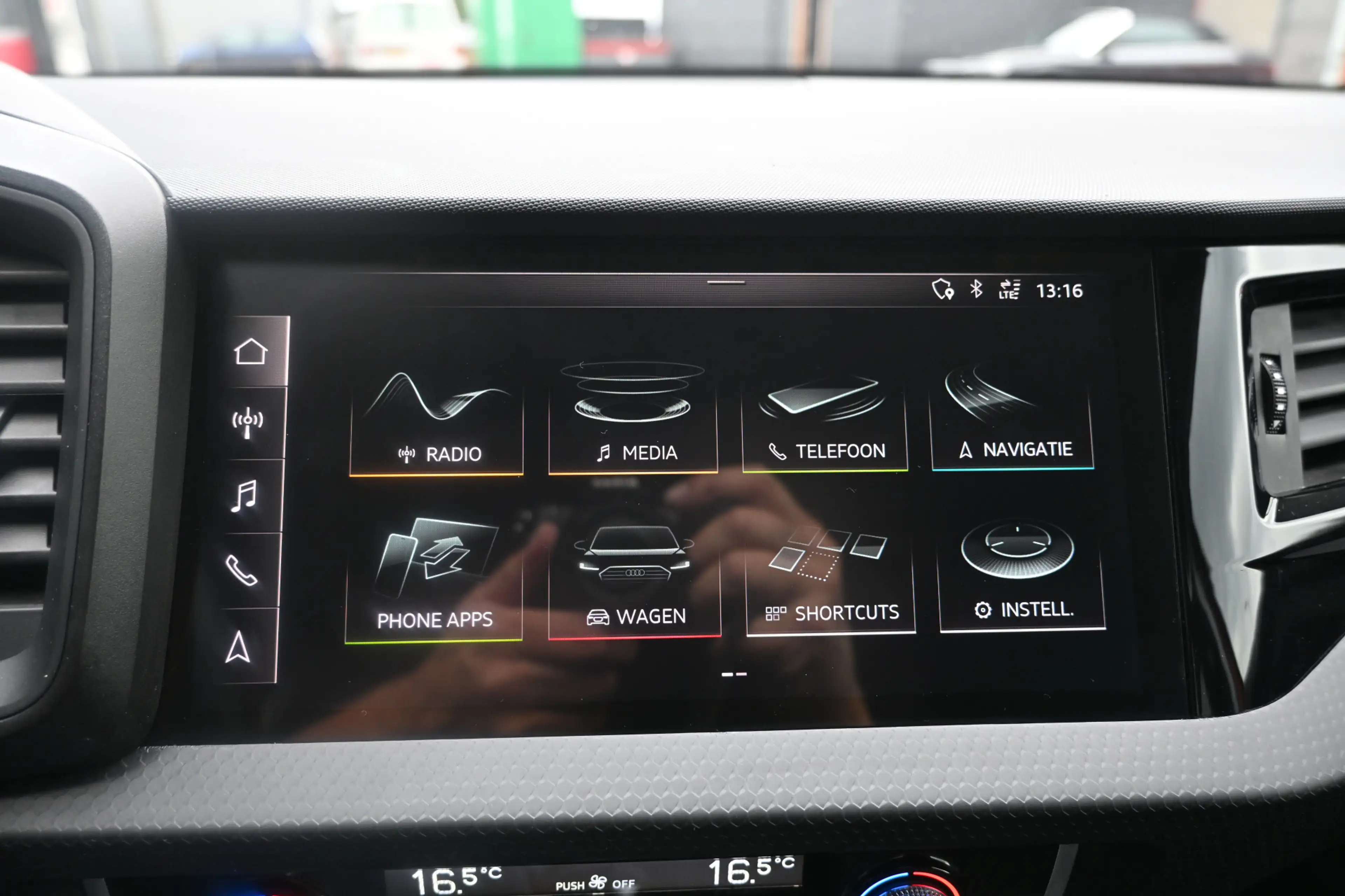 Audi A1 Sportback 25 TFSI Pro Line climate control carplay — photo 16