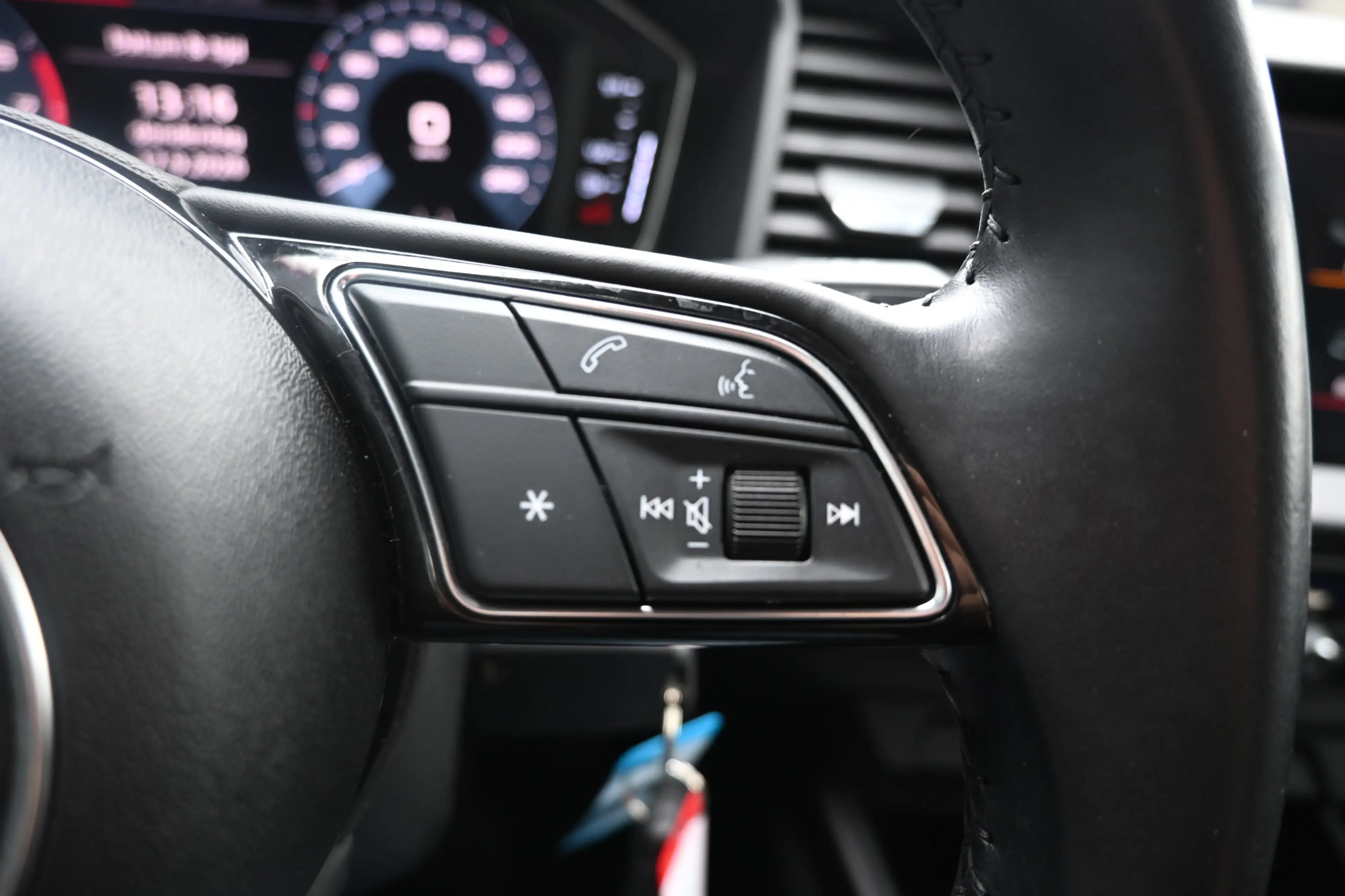 Audi A1 Sportback 25 TFSI Pro Line climate control carplay — photo 30