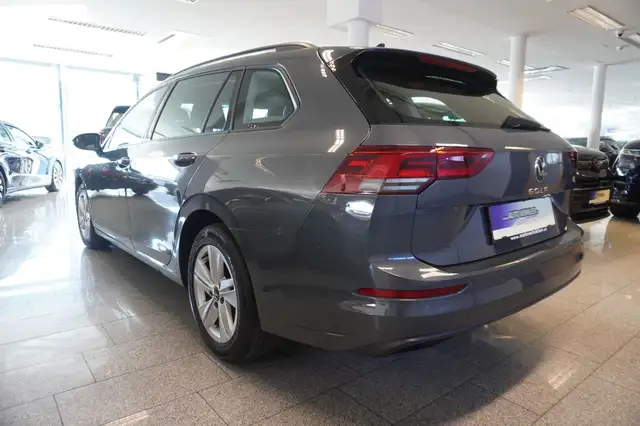 Volkswagen Golf view 4