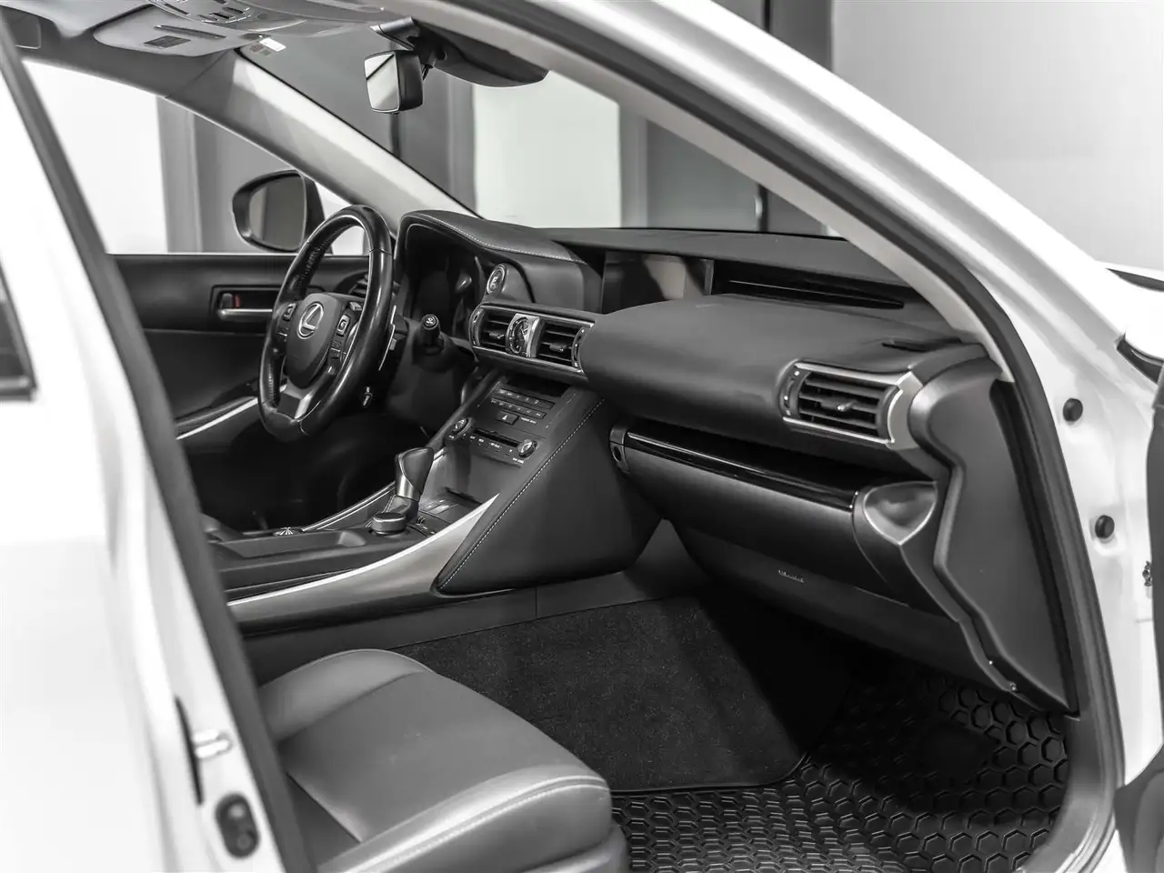 Lexus IS снимка Lexus IS