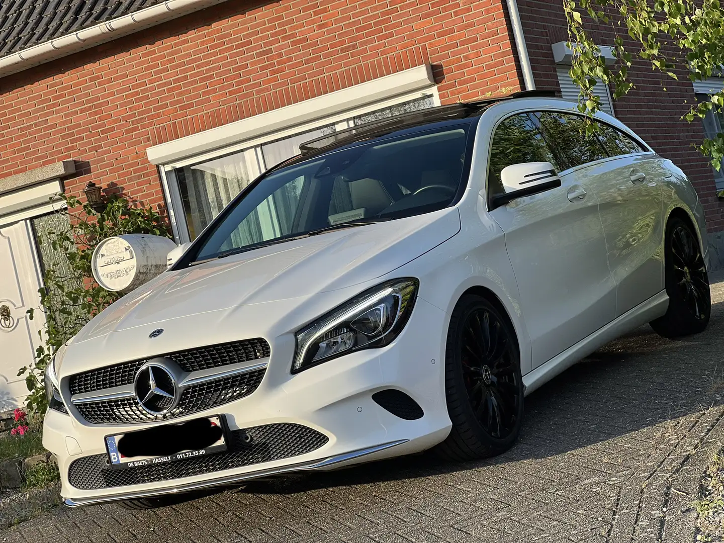 Mercedes-Benz CLA 180 Shooting Brake 7G-DCT AMG Line Wit - 2