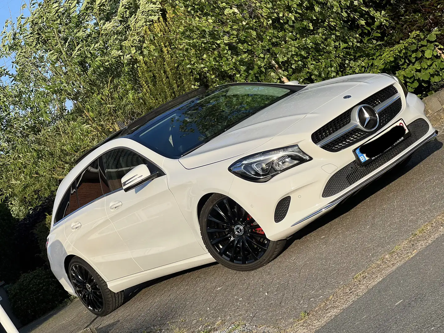 Mercedes-Benz CLA 180 Shooting Brake 7G-DCT AMG Line Wit - 1