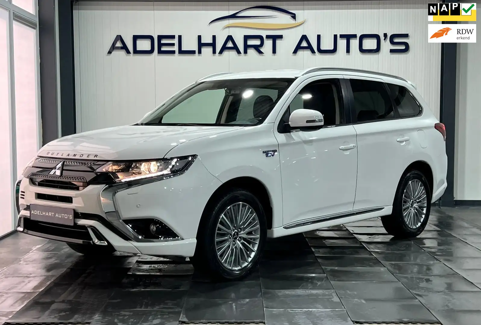 Mitsubishi Outlander 2.4 PHEV Pure+ Automaat / Navigatie full map / Cru Wit - 1