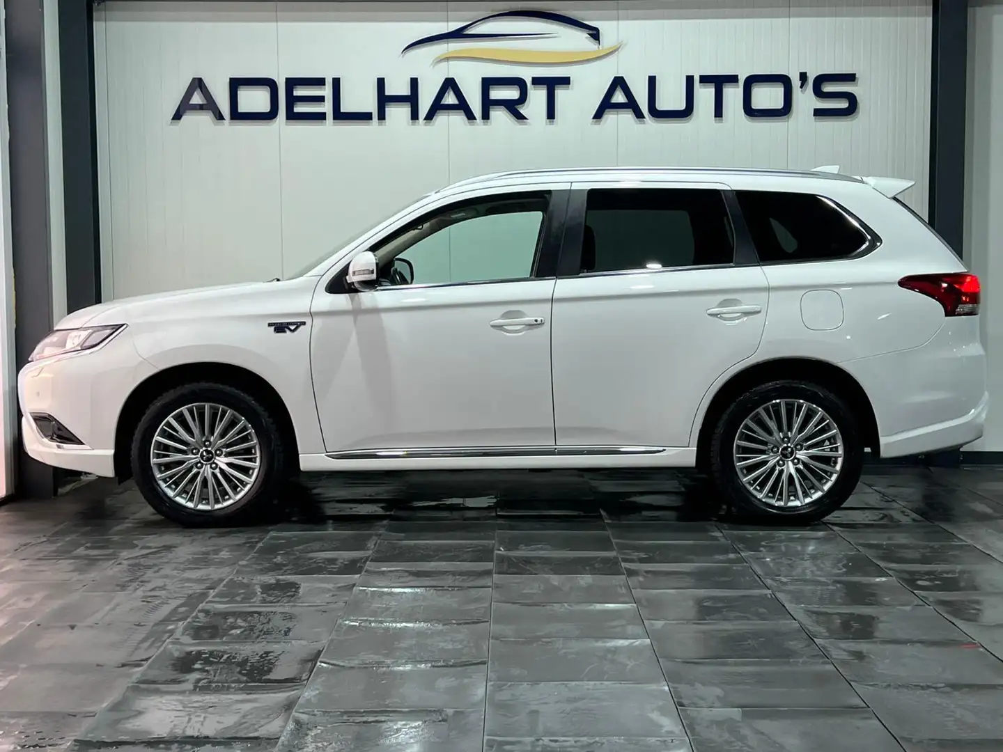 Mitsubishi Outlander 2.4 PHEV Pure+ Automaat / Navigatie full map / Cru Wit - 2