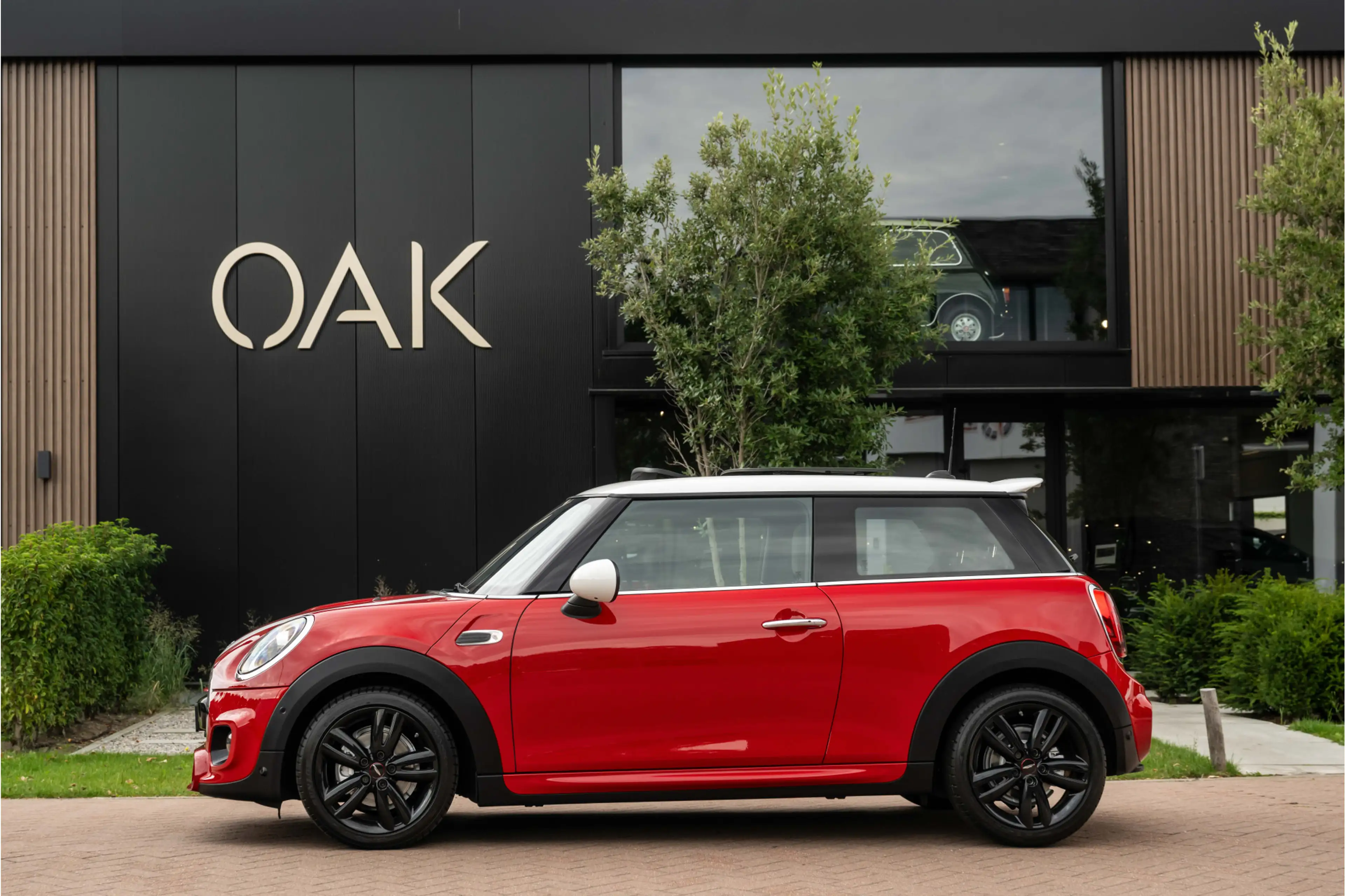 MINI John Cooper Works 3-Deurs 1.5 | JCW-Trim | Navigatie | Panorama | H&