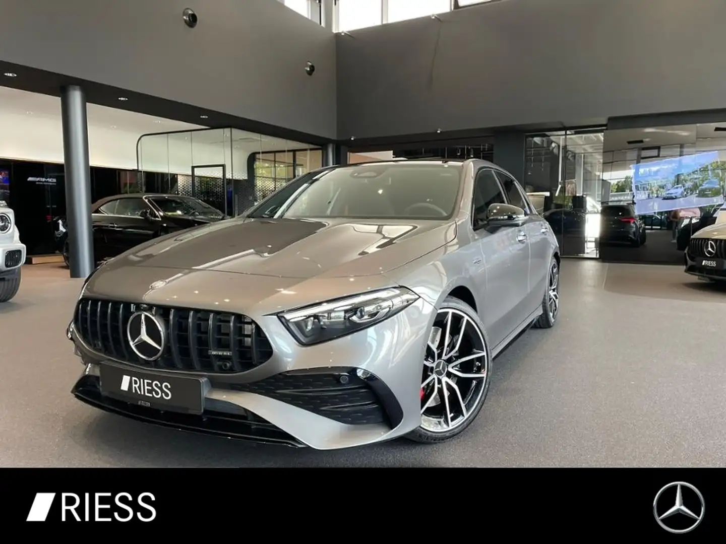 Mercedes-Benz A 35 AMG PANO+AHK+HUD+STDHZG+DISTR+KEYL+MULTIB+ Grau - 1