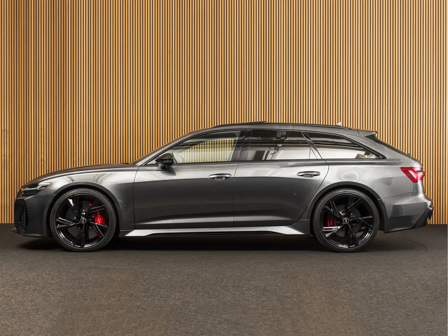 Audi RS6 TFSI quattro CERAMIC-22″-PANO-B&O Grijs - 2