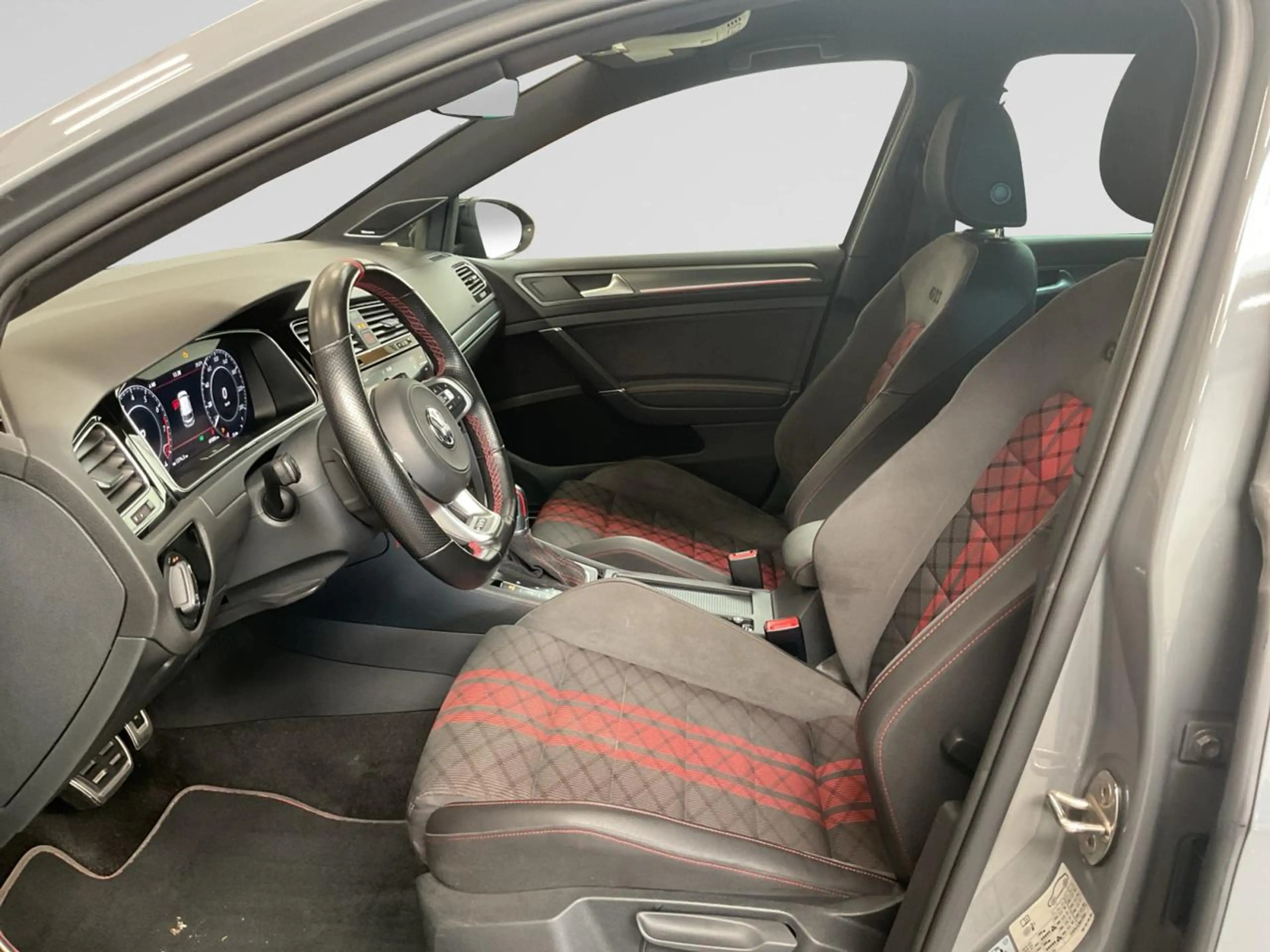 Volkswagen Golf Golf 2.0 TSI TCR OPF DSG — photo 9