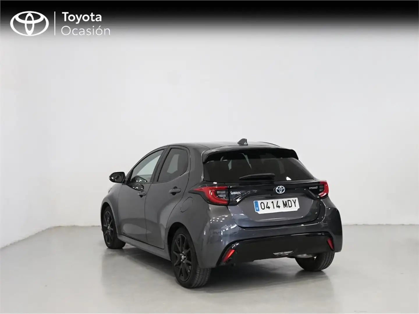 Toyota Yaris 5 Puertas Style 120H Automático (e-CVT) Gris - 2