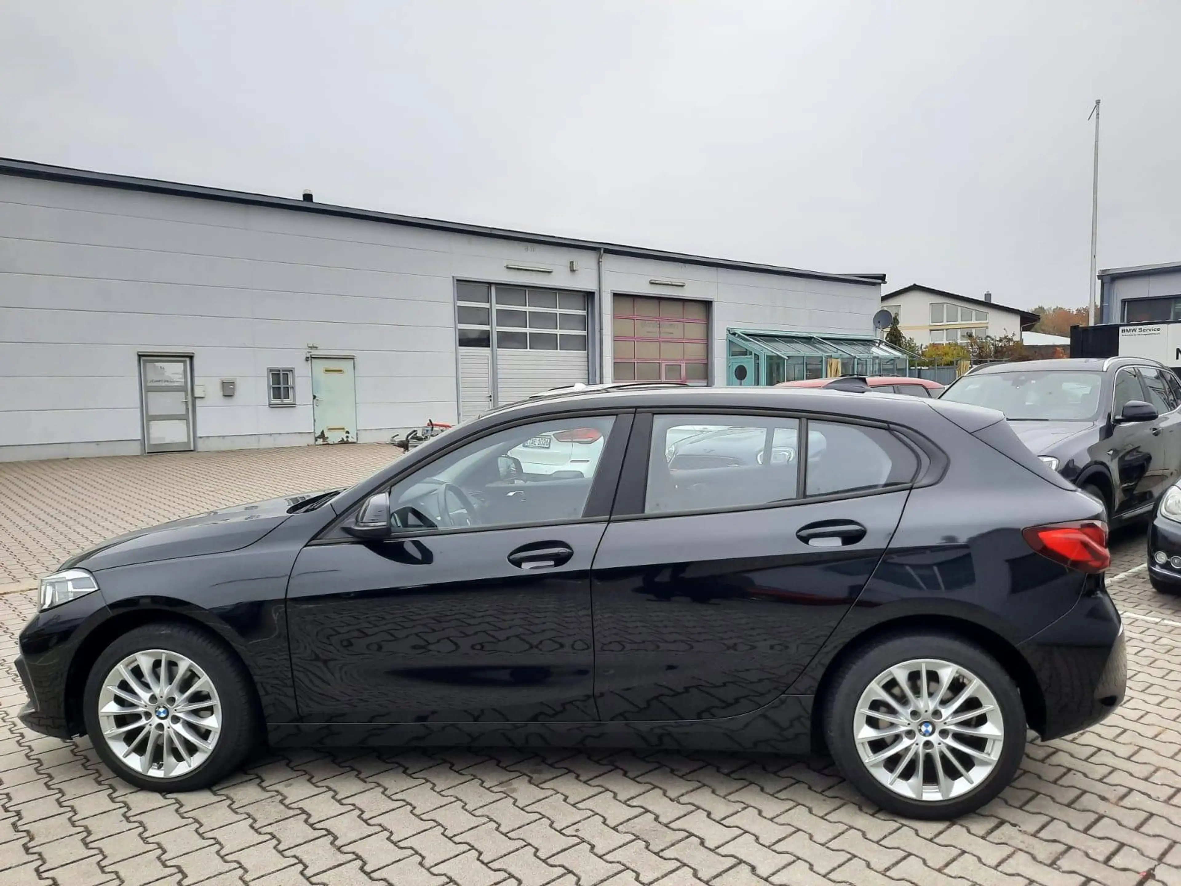 BMW 118 i Aut. Advantage*HUD*LiveCockpitProf*Sitzhzg*LED* — photo 4