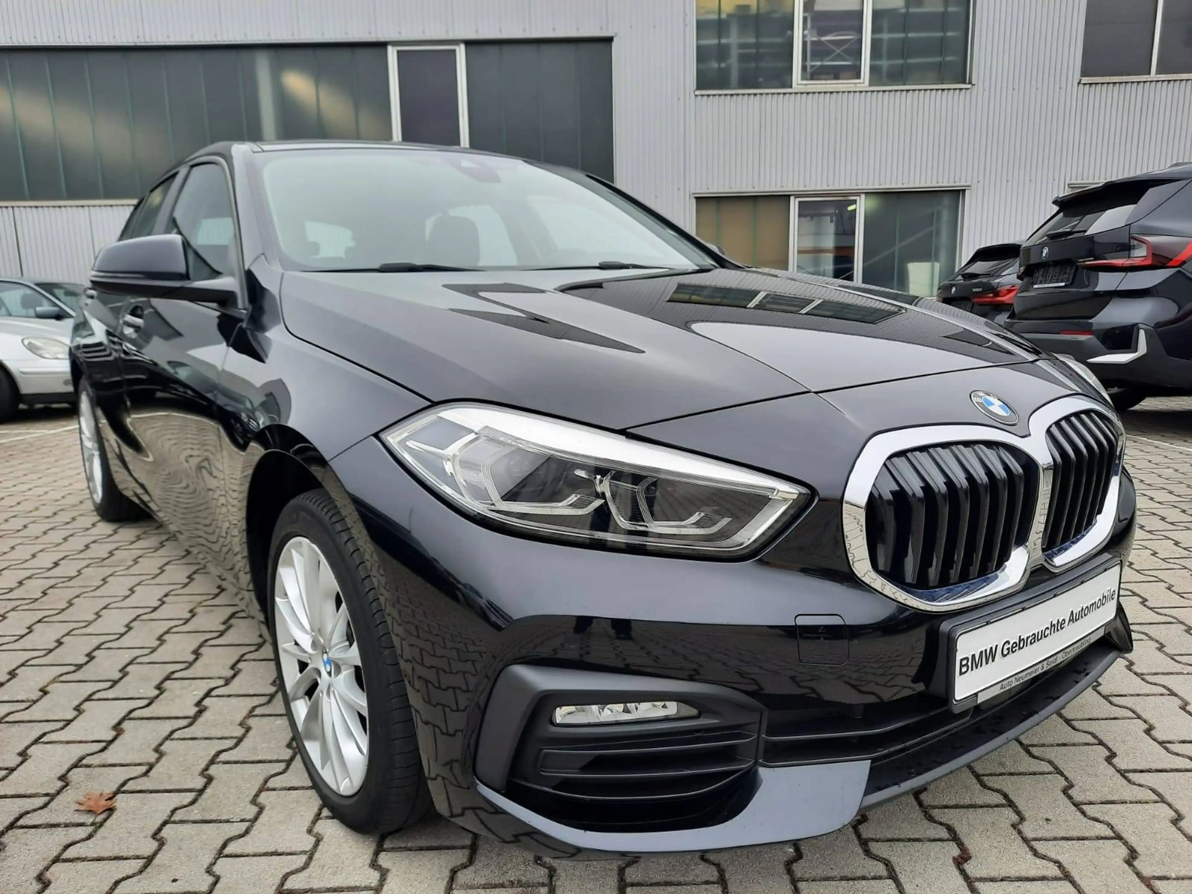 BMW 118 i Aut. Advantage*HUD*LiveCockpitProf*Sitzhzg*LED*