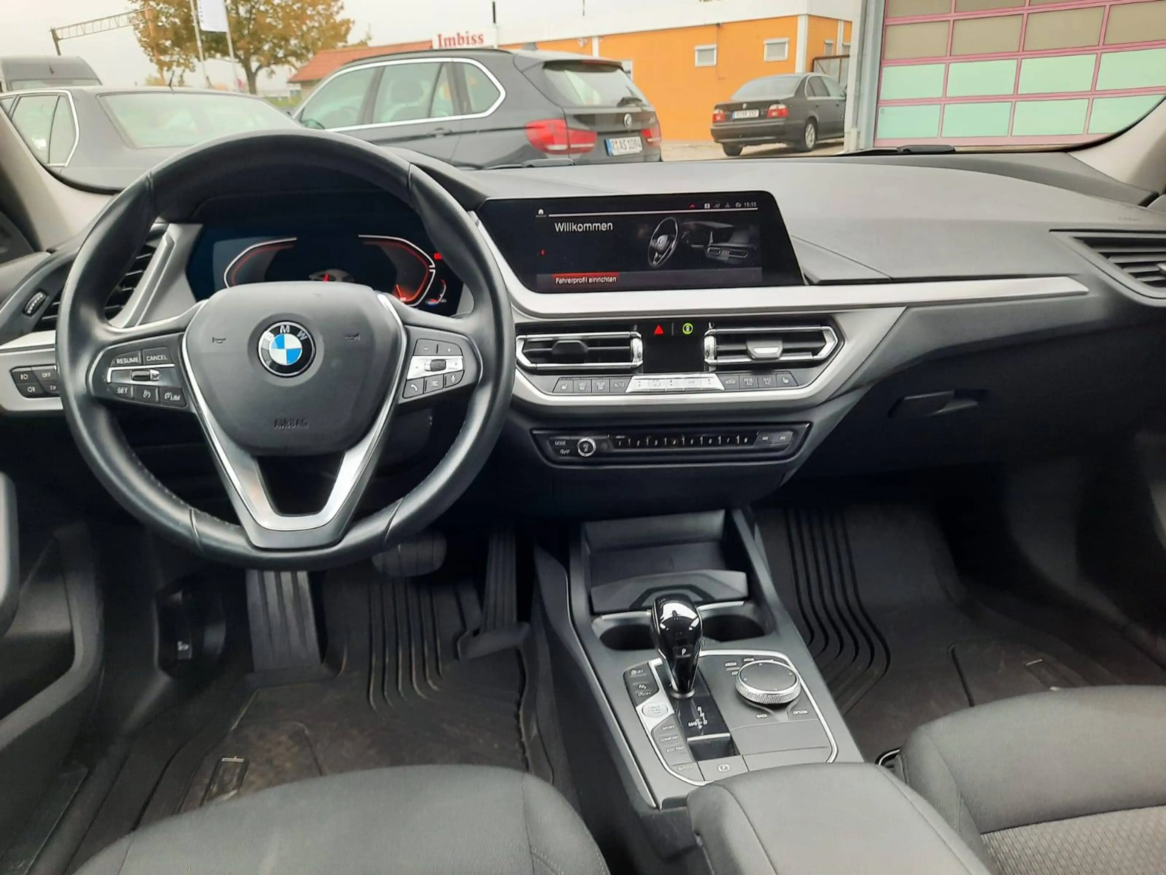 BMW 118 i Aut. Advantage*HUD*LiveCockpitProf*Sitzhzg*LED* — photo 10