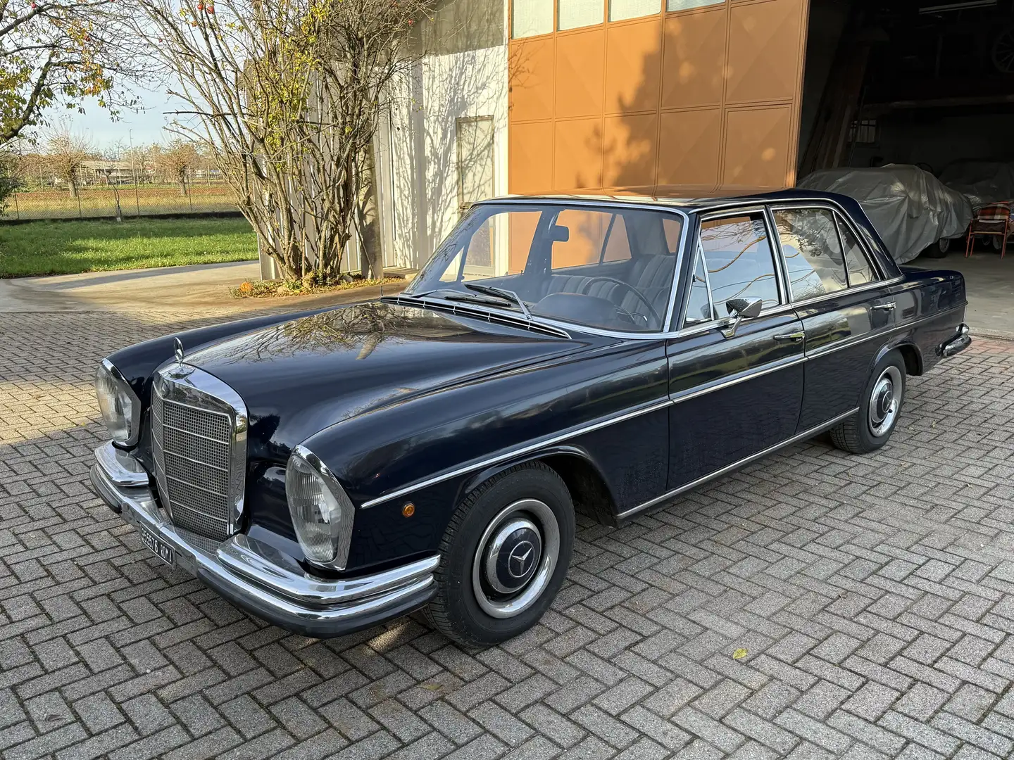 Mercedes-Benz 250 250 S - 1
