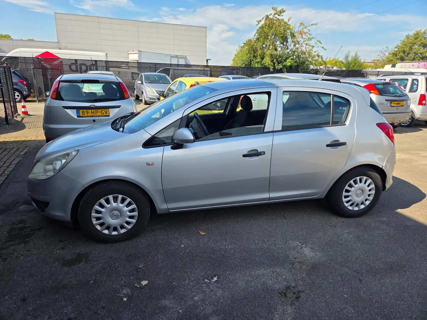 Opel Corsa 1.2-16V Essentia Grijs - 2