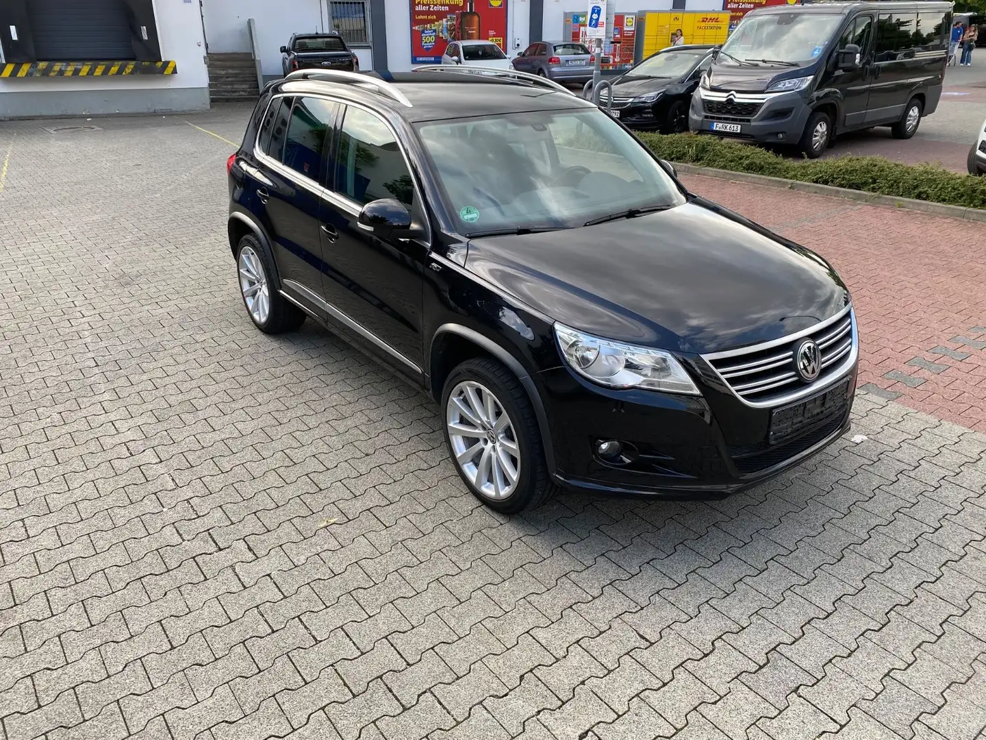 Volkswagen Tiguan 2.0 TDI R-Line/ 19" Alu/Keyless Go Schwarz - 2