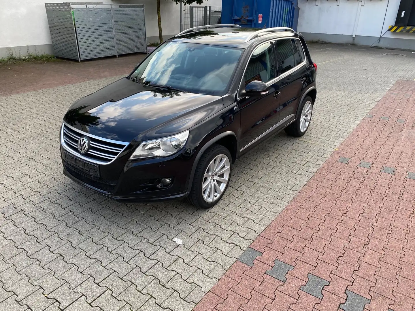 Volkswagen Tiguan 2.0 TDI R-Line/ 19" Alu/Keyless Go Schwarz - 1