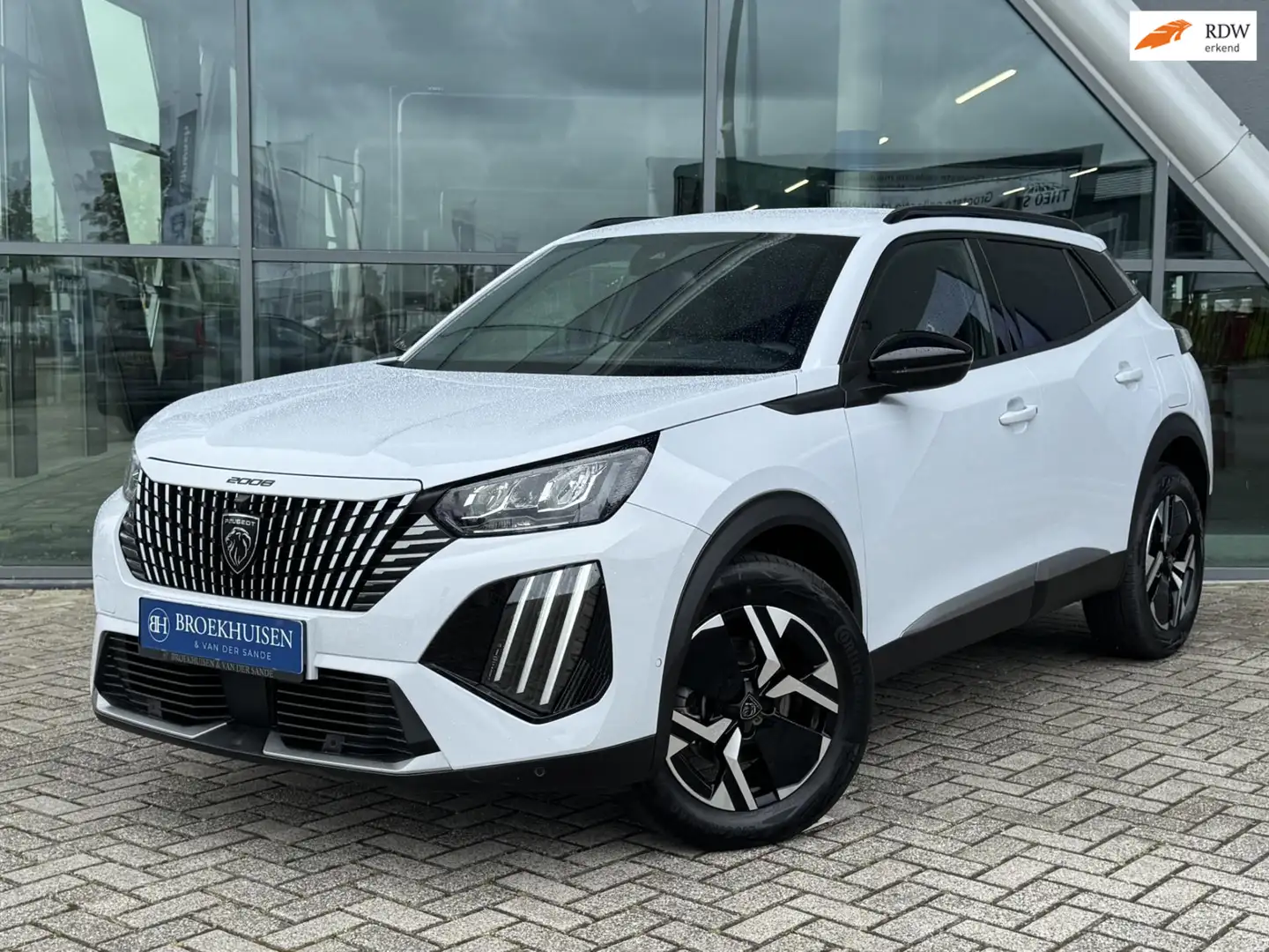 Peugeot 2008 1.2 Hybrid 136pk Allure Automaat / 360 Camera / Vi Wit - 1