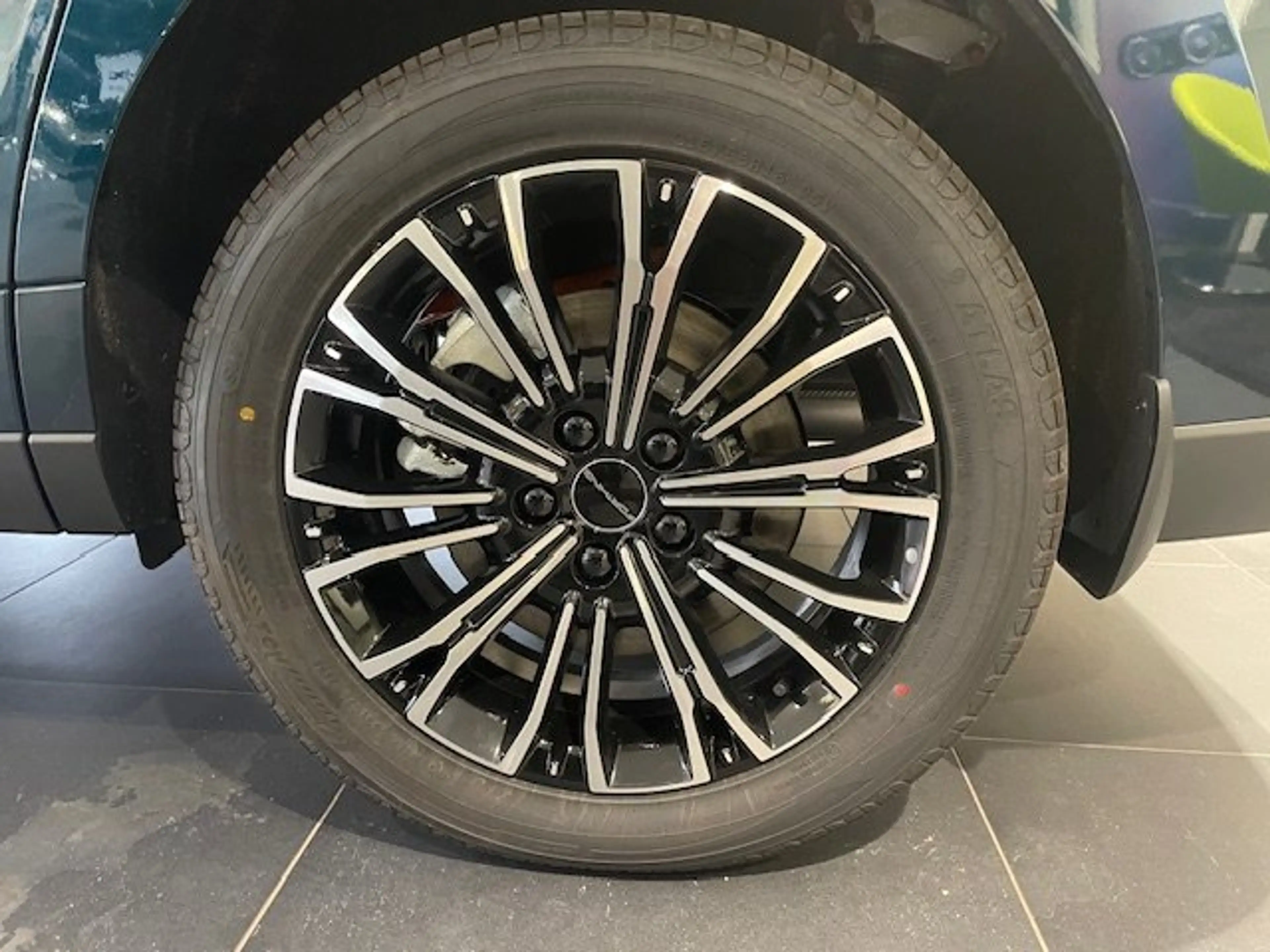 Forthing U-Tour PHEV — photo 6