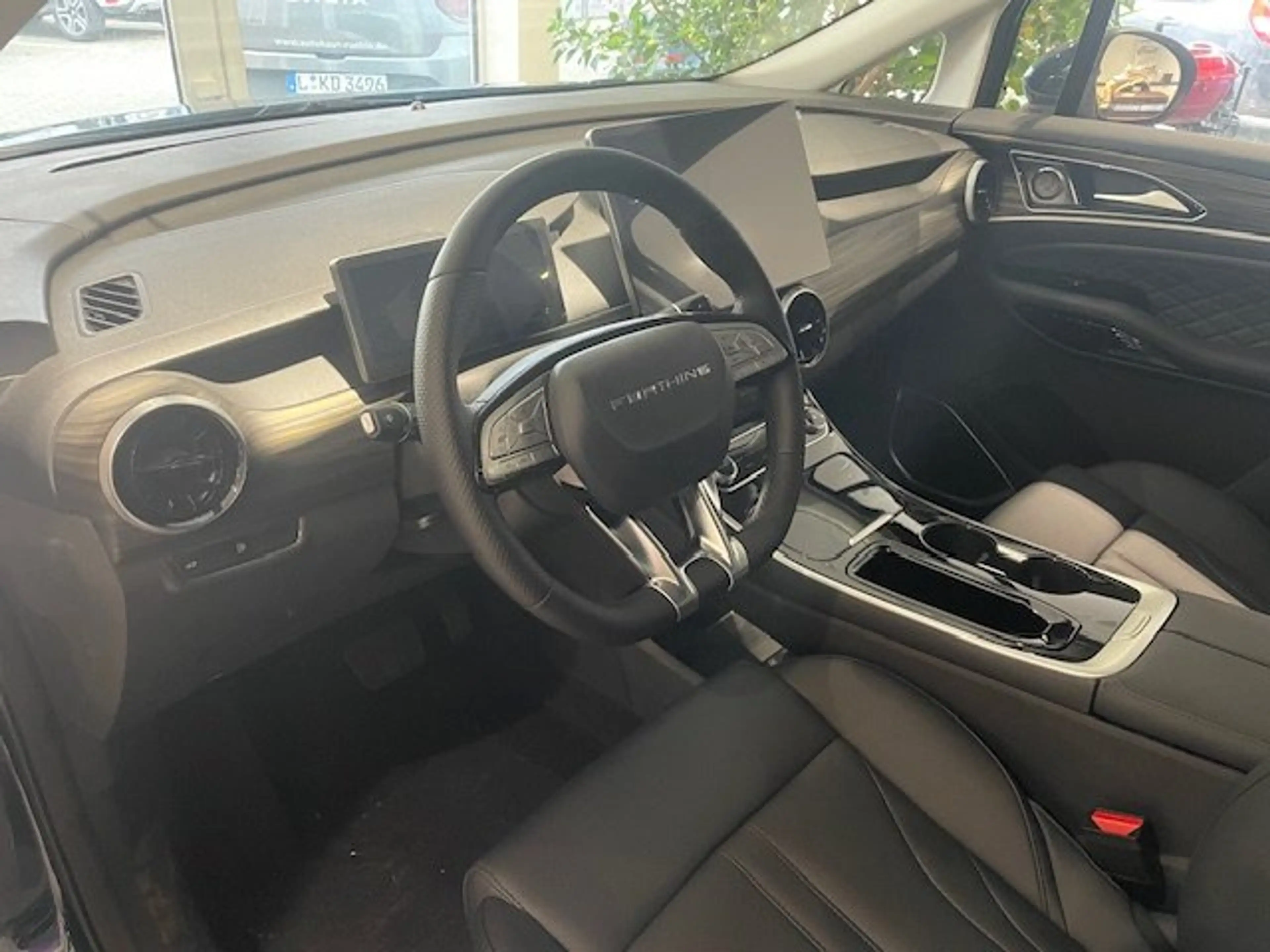 Forthing U-Tour PHEV — photo 3